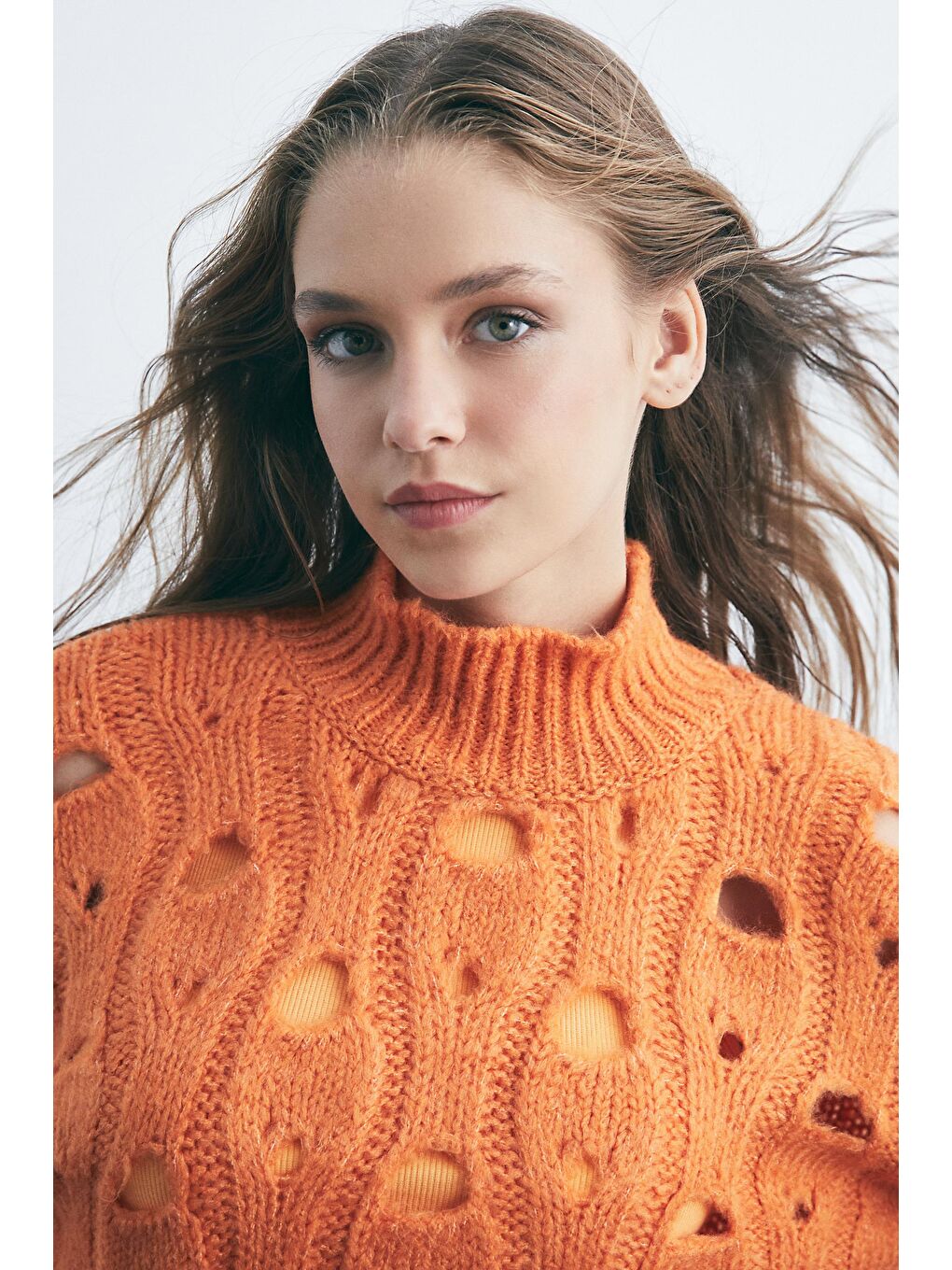 Turuncu Oranj Dik Yakali Delik Jakar Detaylı Kazak-1