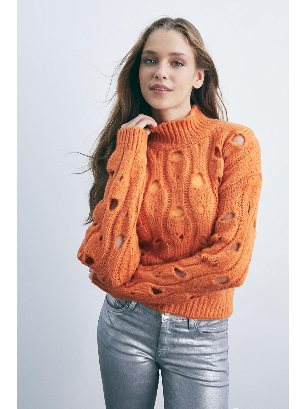 Turuncu Oranj Dik Yakali Delik Jakar Detaylı Kazak-2