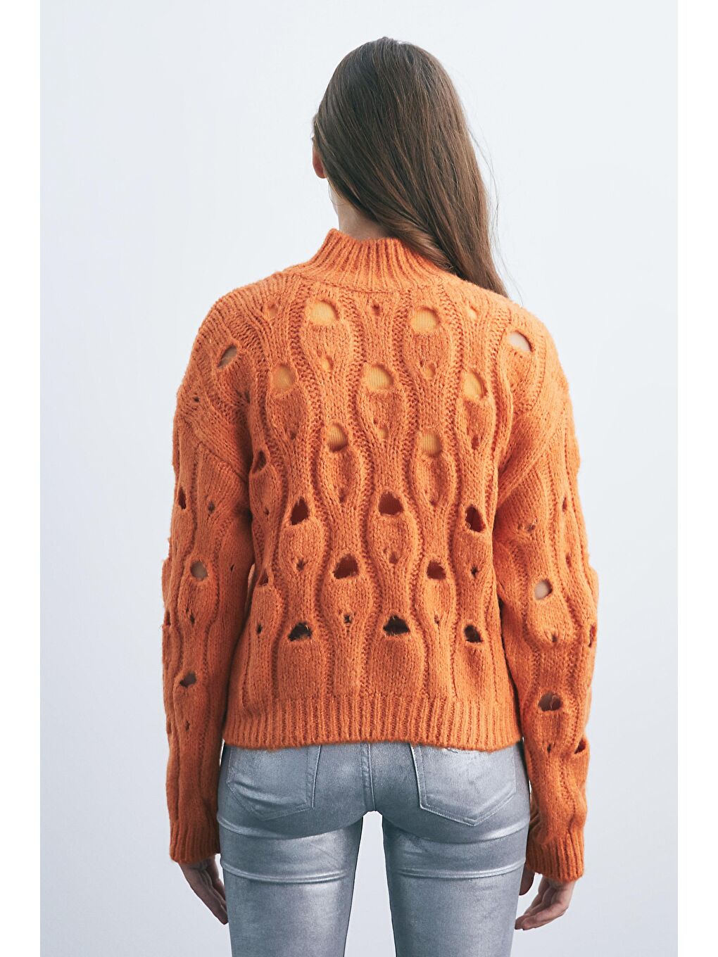 Turuncu Oranj Dik Yakali Delik Jakar Detaylı Kazak-5
