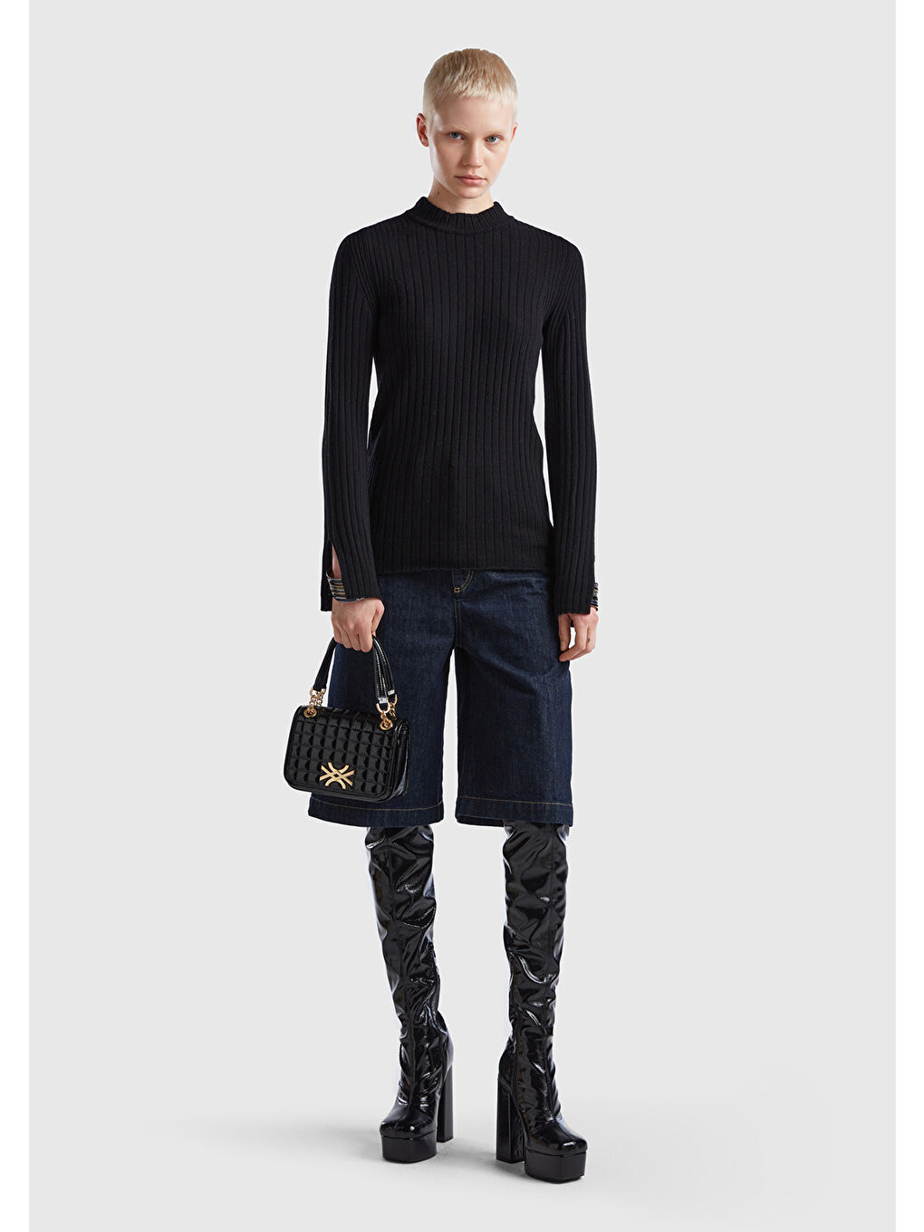 Kadın Siyah Yün Karışımlı Kol Ucu Yırtmaçlı Yarım Balıkçı Kazak-4