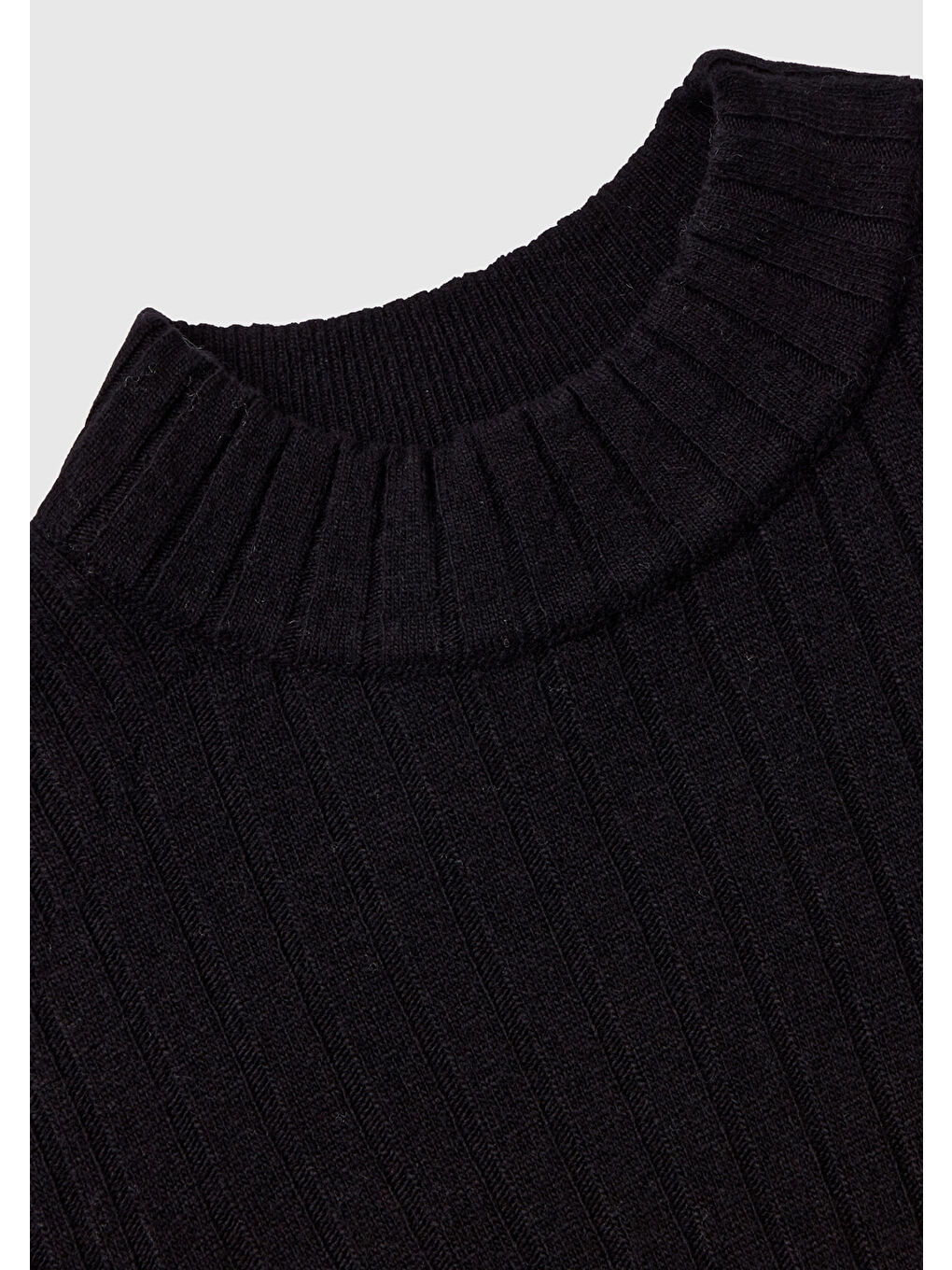 Kadın Siyah Yün Karışımlı Kol Ucu Yırtmaçlı Yarım Balıkçı Kazak-5