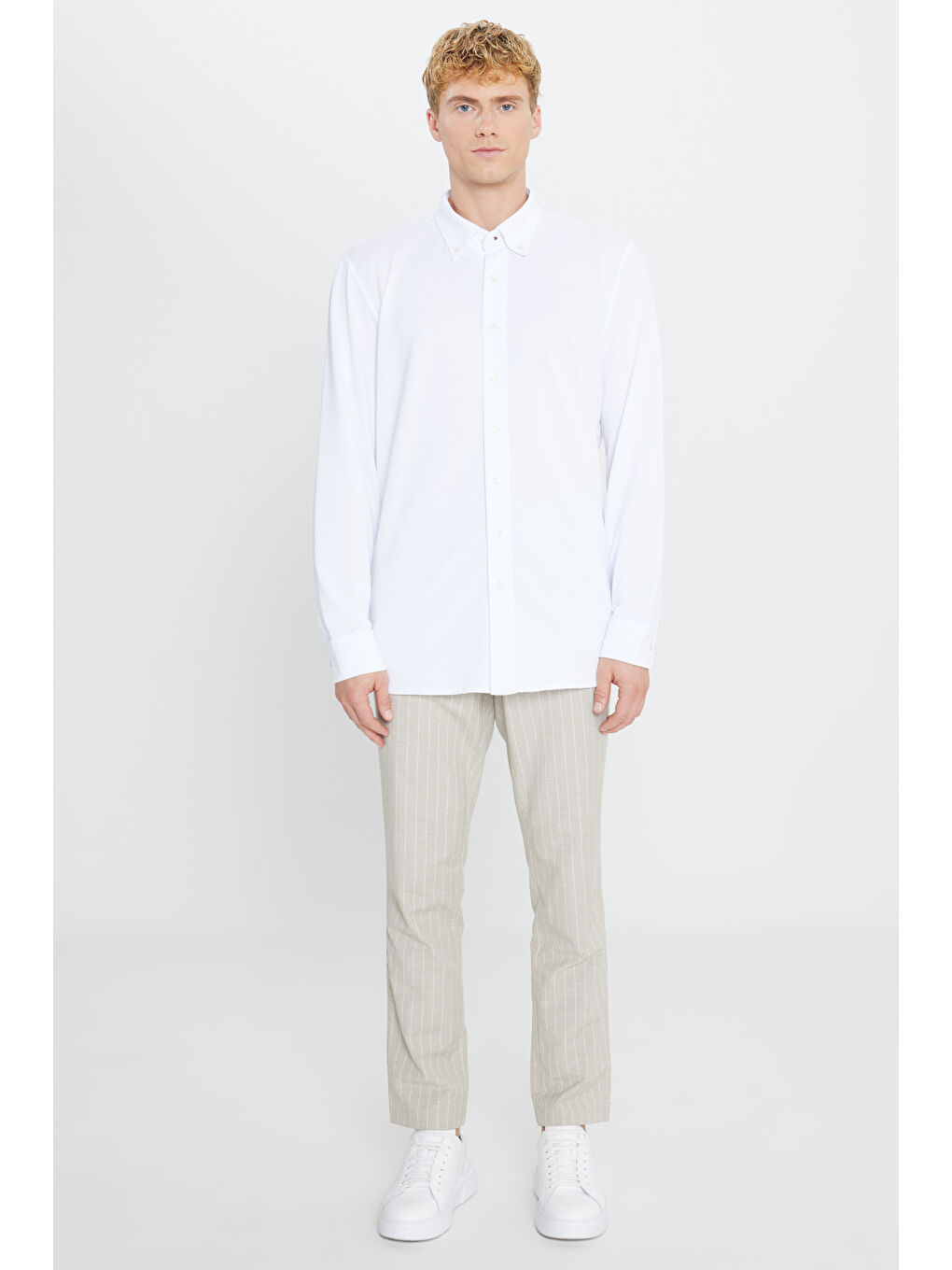 Erkek Beyaz Pamuklu Tailored Slim Fit Dar Kesim Düğmeli Yaka Örme Gömlek-1