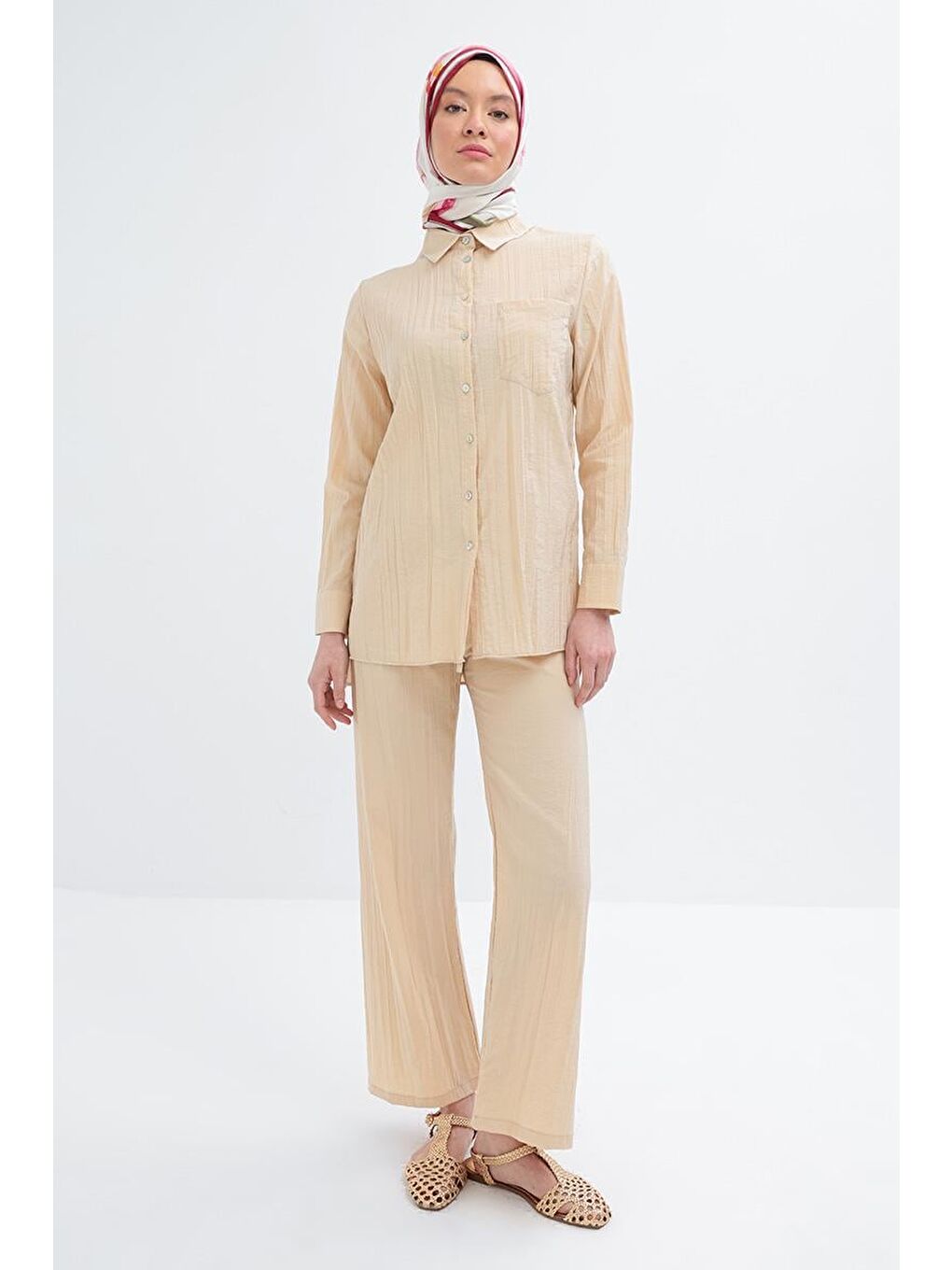 Bej-Kraşlı Pantolonlu Takım