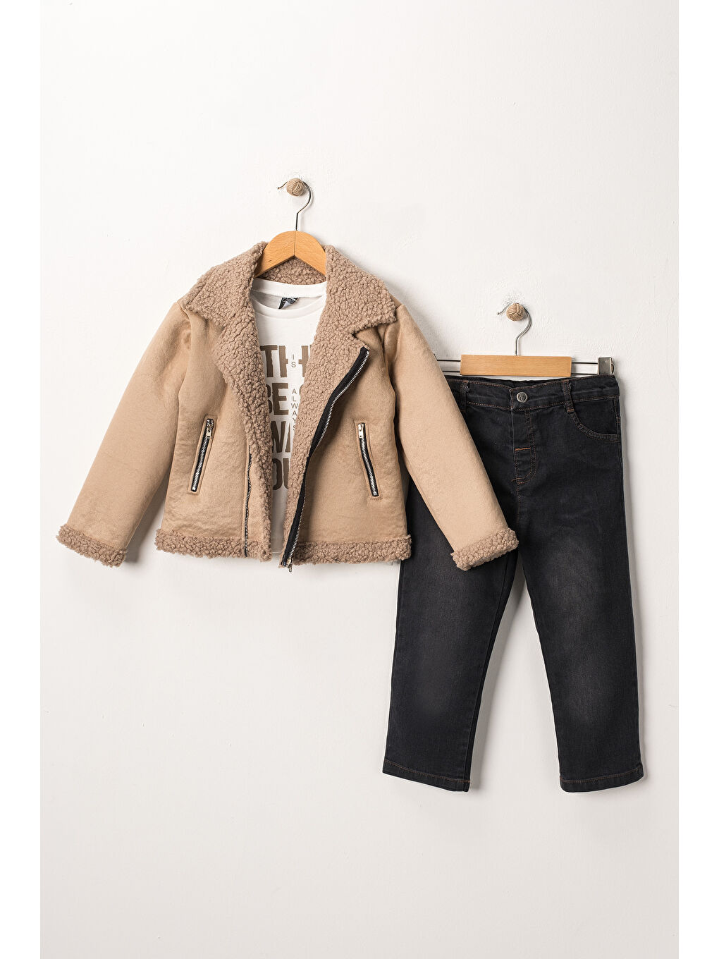 Bej Erkek Çocuk Süet Ceketli Jean Pantolonlu Penyeli Üçlü Takım TKM Y002