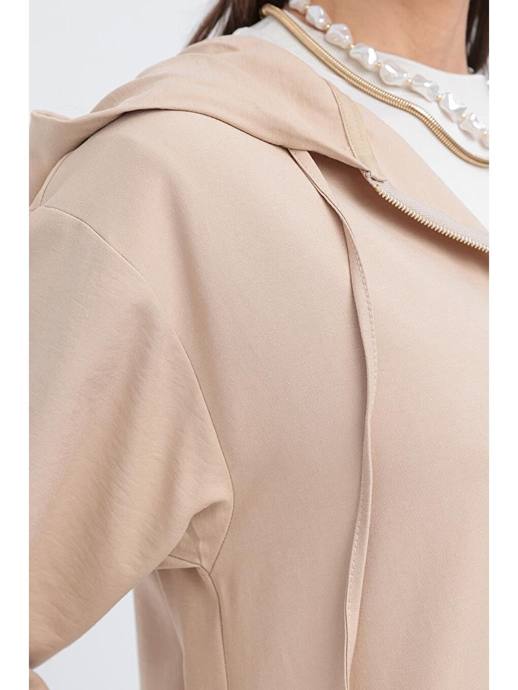 Bej-Kolları Ribanalı Kapüşonlu Kap-4