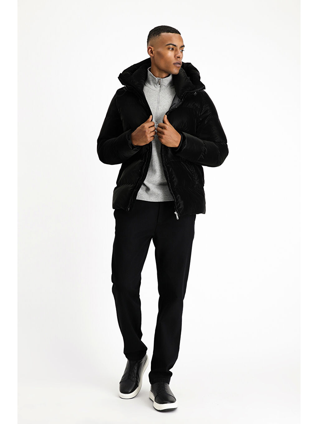 Siyah Kapüşonlu Şişme Deri Görünümlü Mont-1