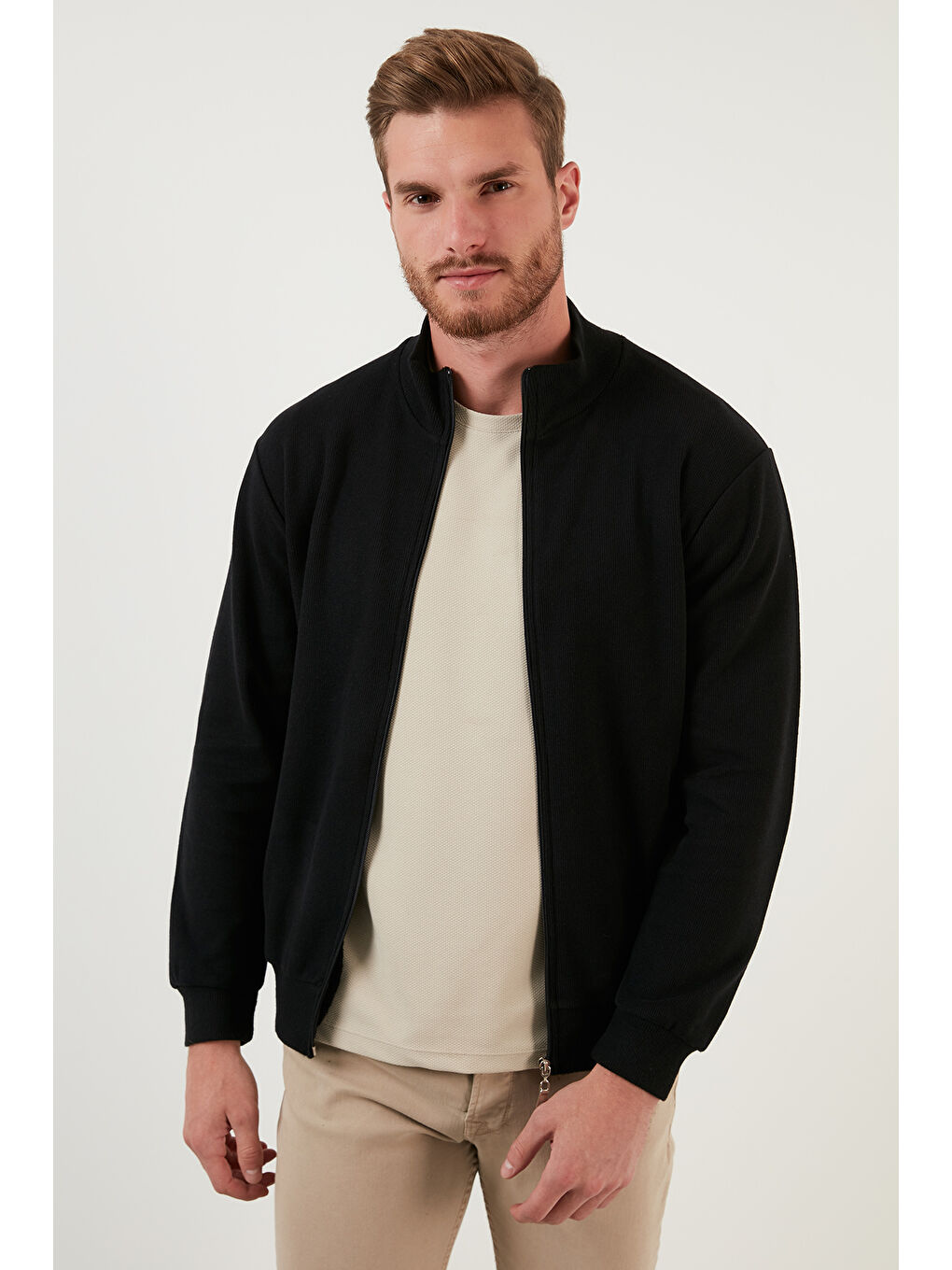 Siyah Pamuklu Regular Fit Fermuarlı Dik Yaka Hırka 4562103W4