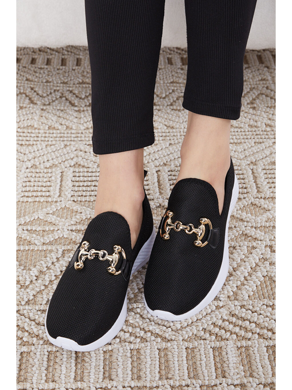 Kadın Siyah Beyaz Tokalı File Spor Ayakkabı - 27093-2