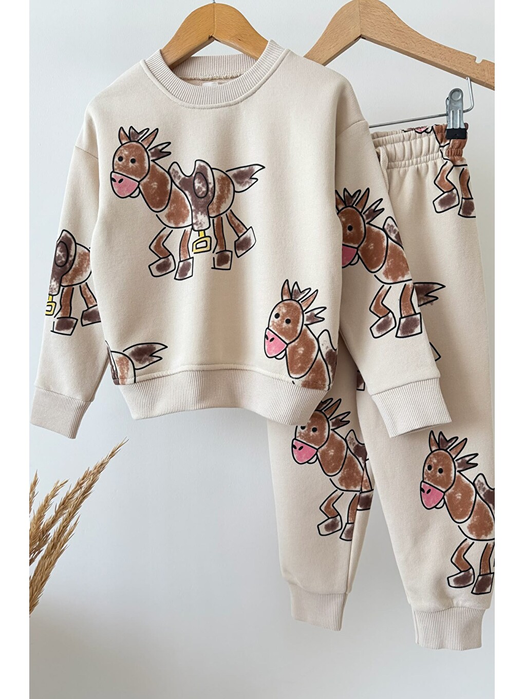 Bej Erkek Çocuk At Baskılı Taş Sweatshirt Ve Eşofman Takımı-1