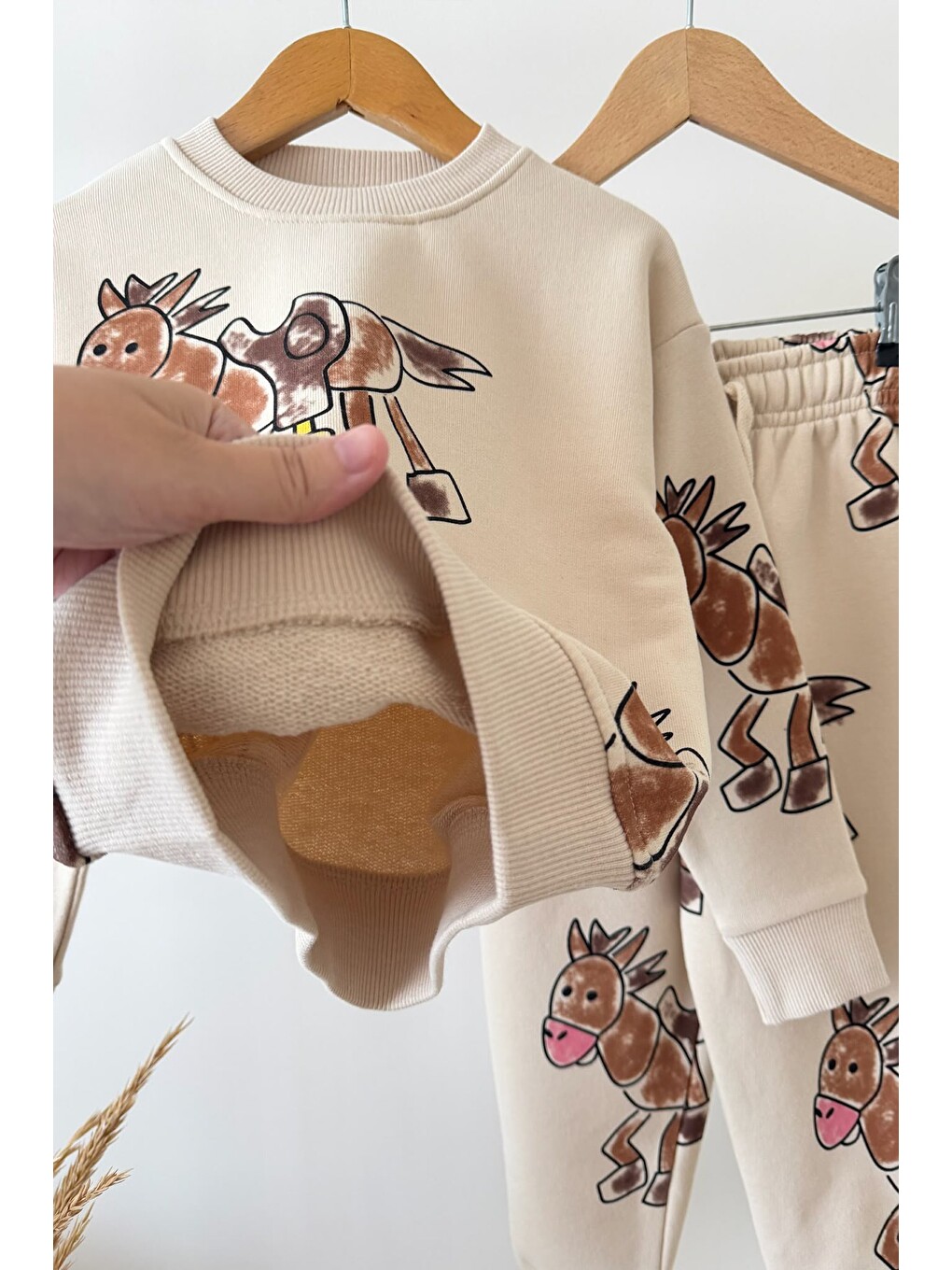 Bej Erkek Çocuk At Baskılı Taş Sweatshirt Ve Eşofman Takımı-2