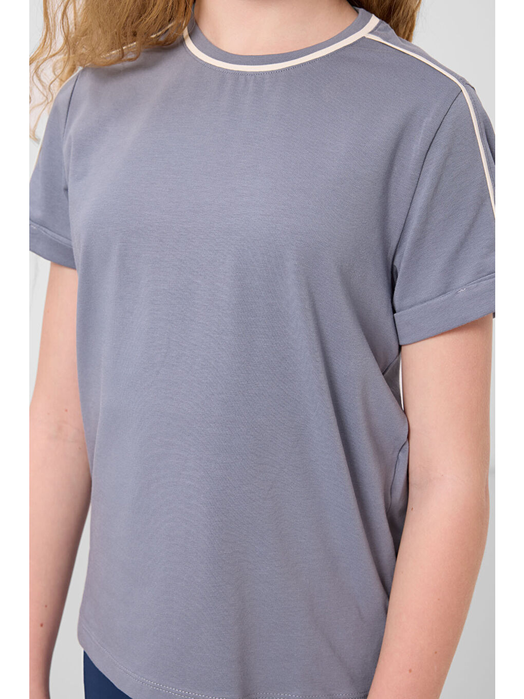 Koyu Mavi Pamuklu O Yaka Standart Fit Basic Kız Çocuk T-Shirt - 75177-3