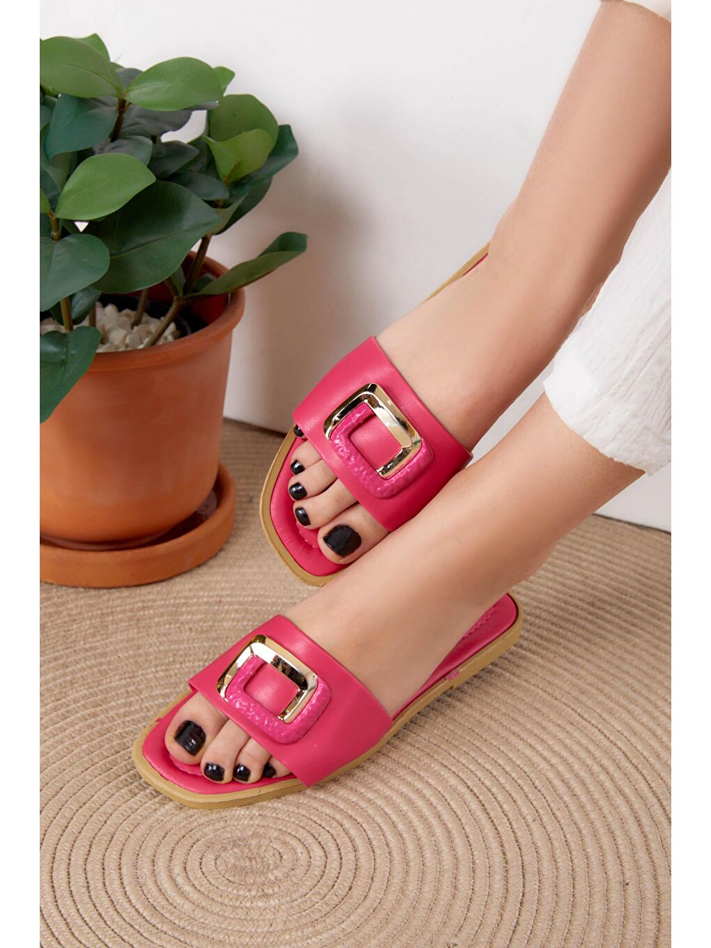 Kadın Fuşya Tokalı Terlik - 25680