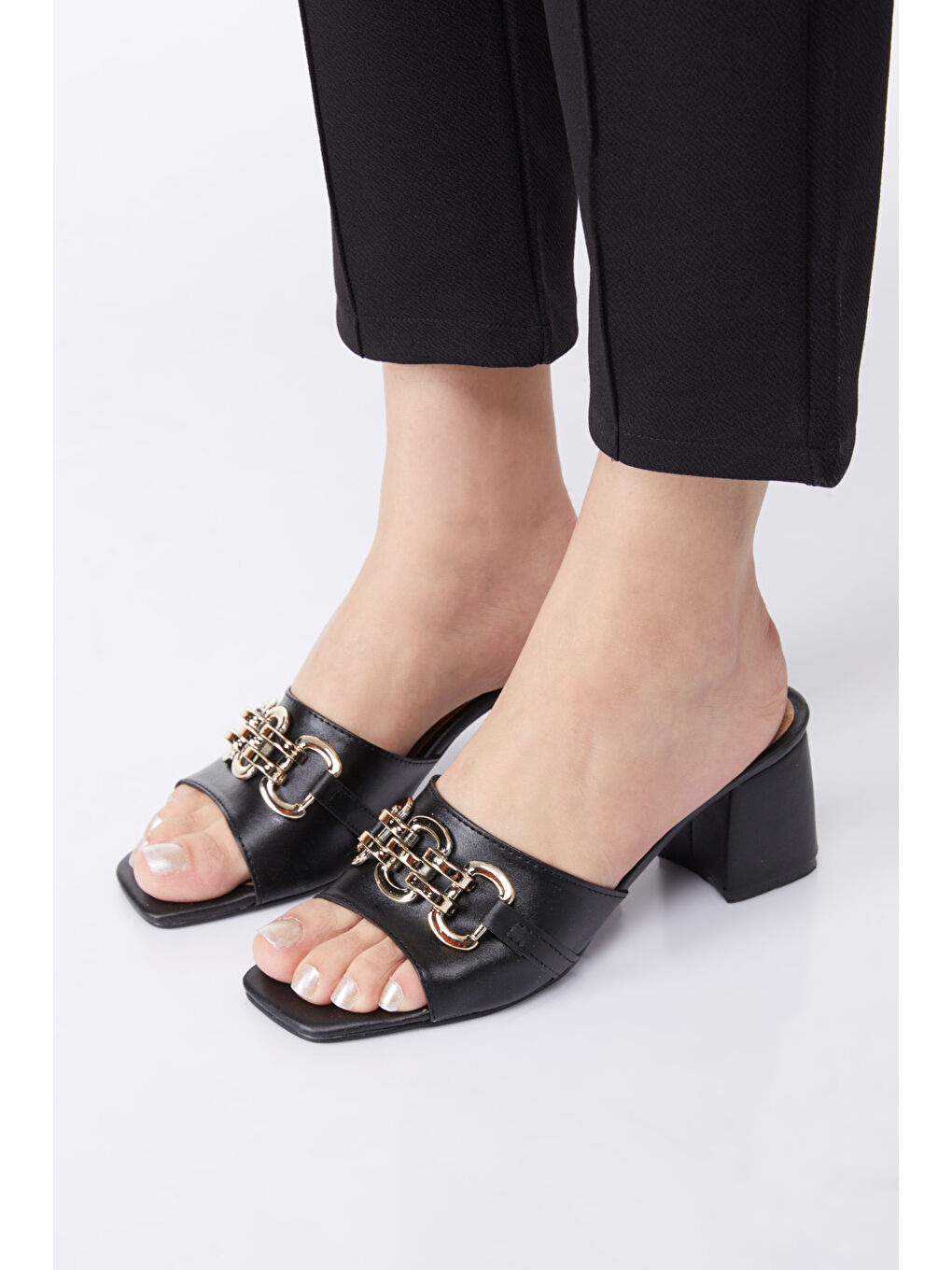 Kadın Siyah Zincir Tokalı Topuklu Terlik - 27152-2