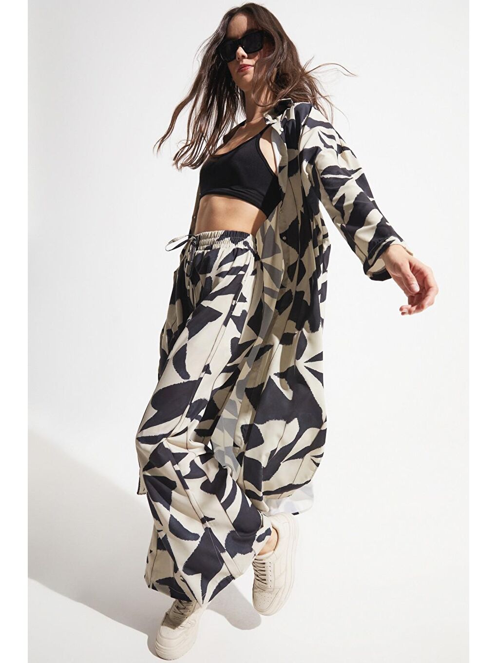 Siyah Kadın Exclusive Beli Lastikli Wide Leg/Geniş Paça Desenli Dokuma Pantolon-1