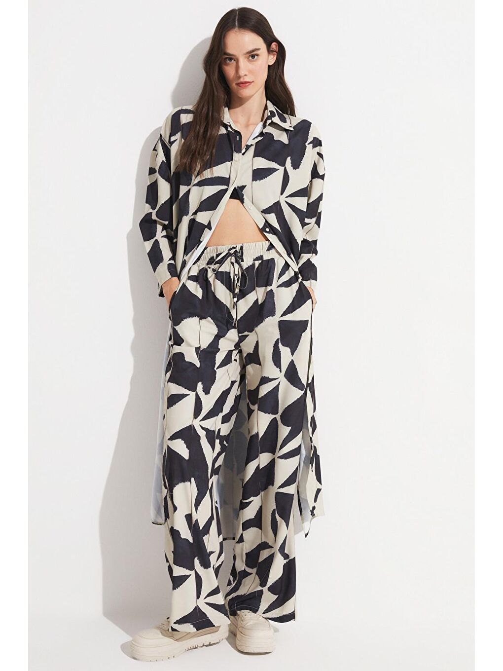 Siyah Kadın Exclusive Beli Lastikli Wide Leg/Geniş Paça Desenli Dokuma Pantolon-2