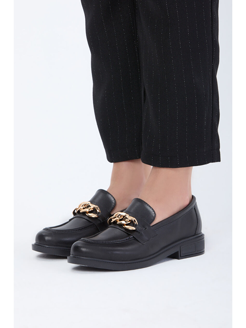 Kadın Siyah Suni Deri Tokalı Ayakkabı - 27080