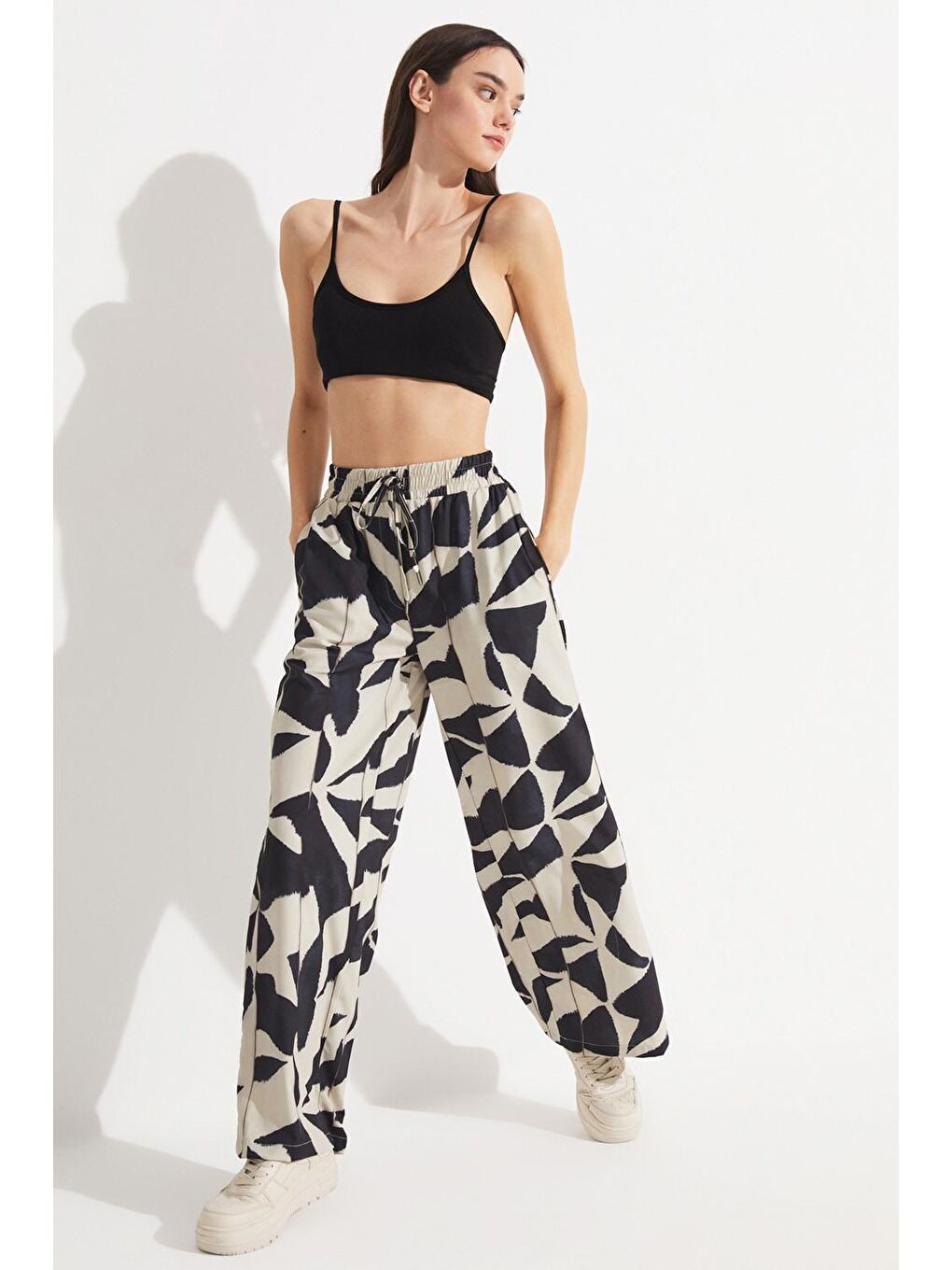 Siyah Kadın Exclusive Beli Lastikli Wide Leg/Geniş Paça Desenli Dokuma Pantolon-3