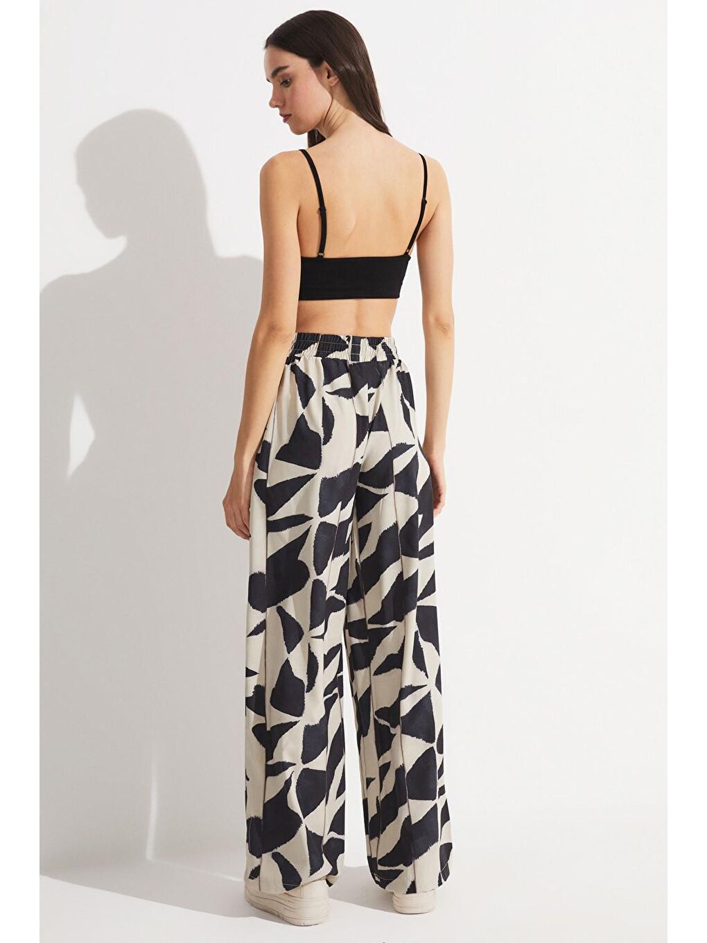Siyah Kadın Exclusive Beli Lastikli Wide Leg/Geniş Paça Desenli Dokuma Pantolon-4