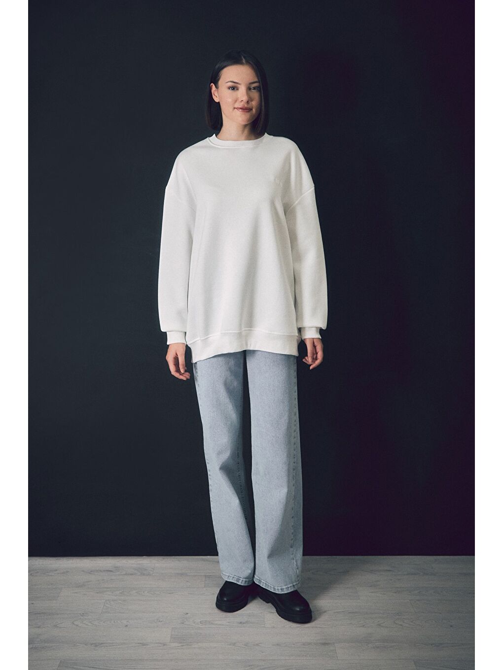 Ekru 3 İplik Çift Kalp Nakışlı Oversize Sweatshirt-1