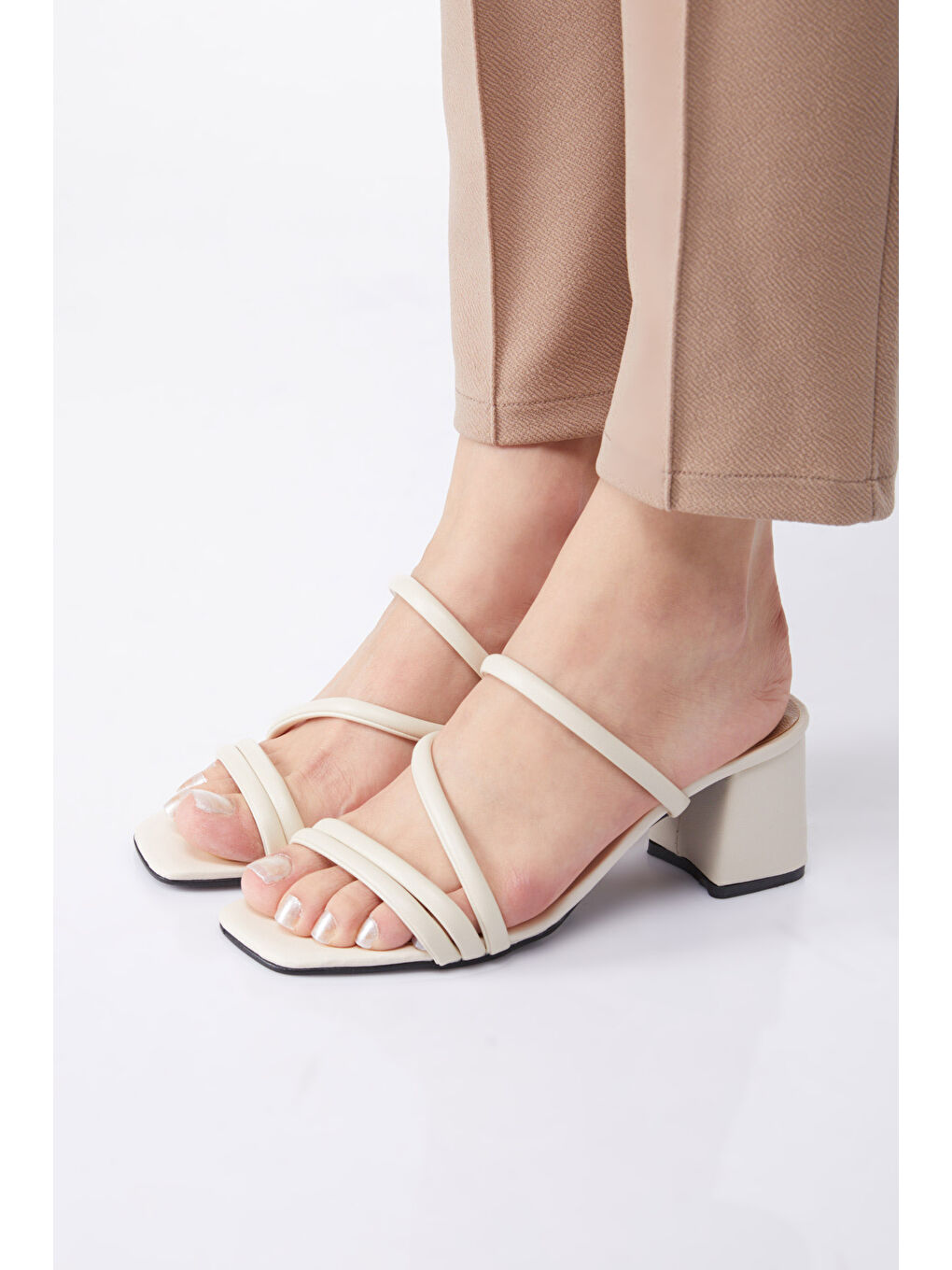 Ekru Kadın Krem Dört Biyeli Topuklu Terlik - 27147-1