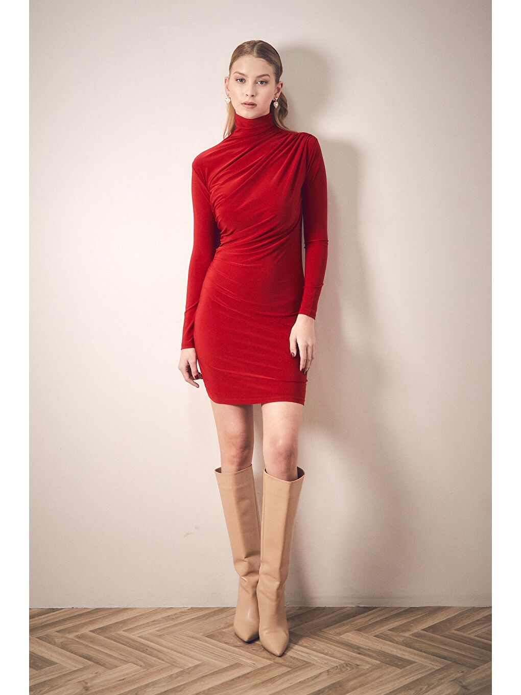 Kırmızı Drapeli Balıkçı Yaka Elbise