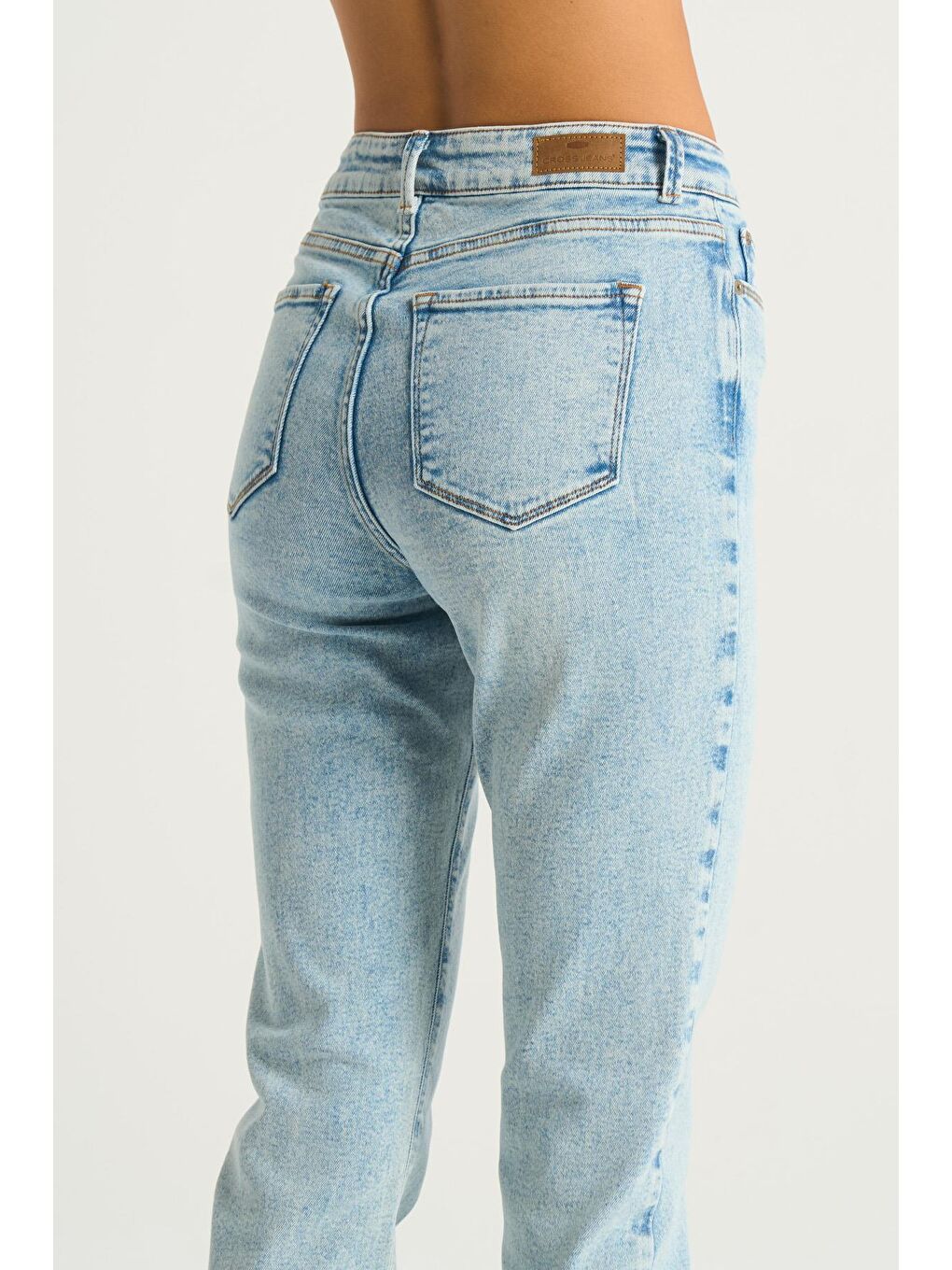 CROSS JEANS Mavi Ariana Açık Mavi Yüksek Bel Mom Jean Pantolob C 4525-086 - 4