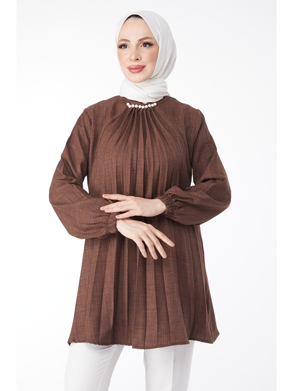 Hakim Yaka Kadın Kahverengi İncili Büzgülü Tunik - 24623-2