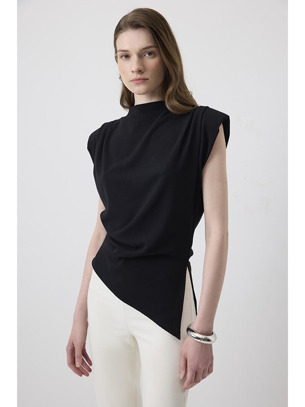 Siyah Omuz Pile Detaylı Bluz-1