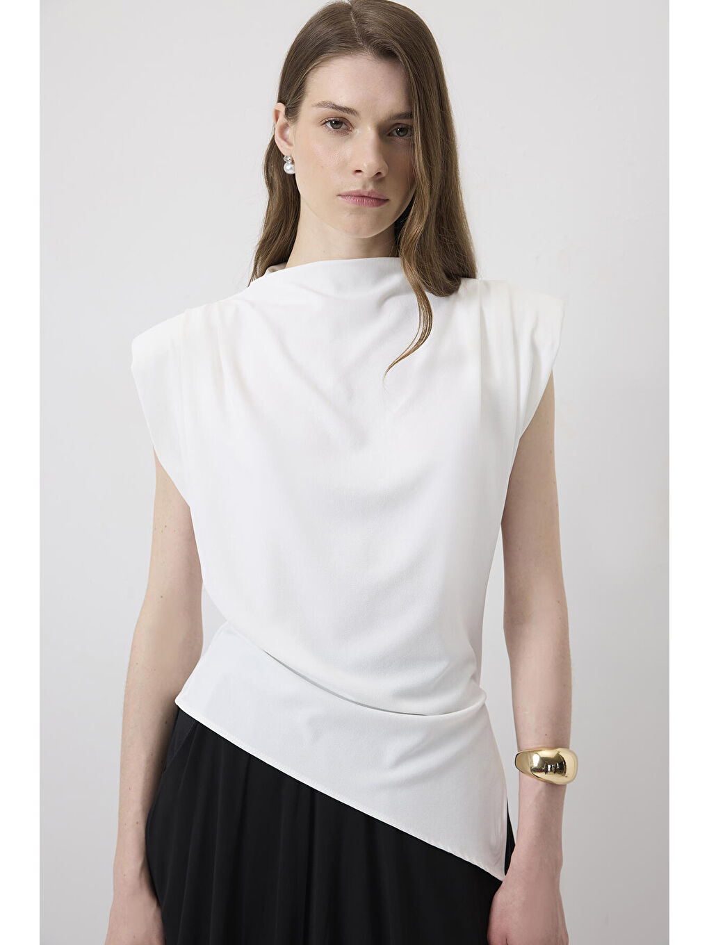 Ekru Omuz Pile Detaylı Bluz-1