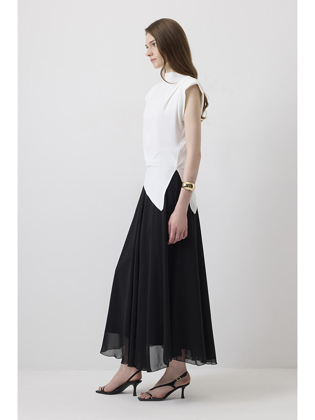 Ekru Omuz Pile Detaylı Bluz-2