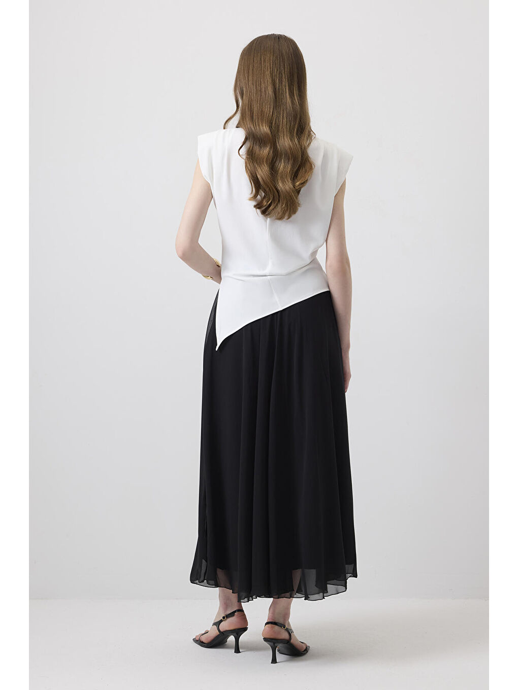 Ekru Omuz Pile Detaylı Bluz-3