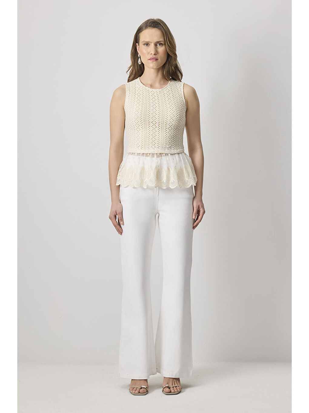 Beyaz Etek Ucu Güpürlü Bluz-1