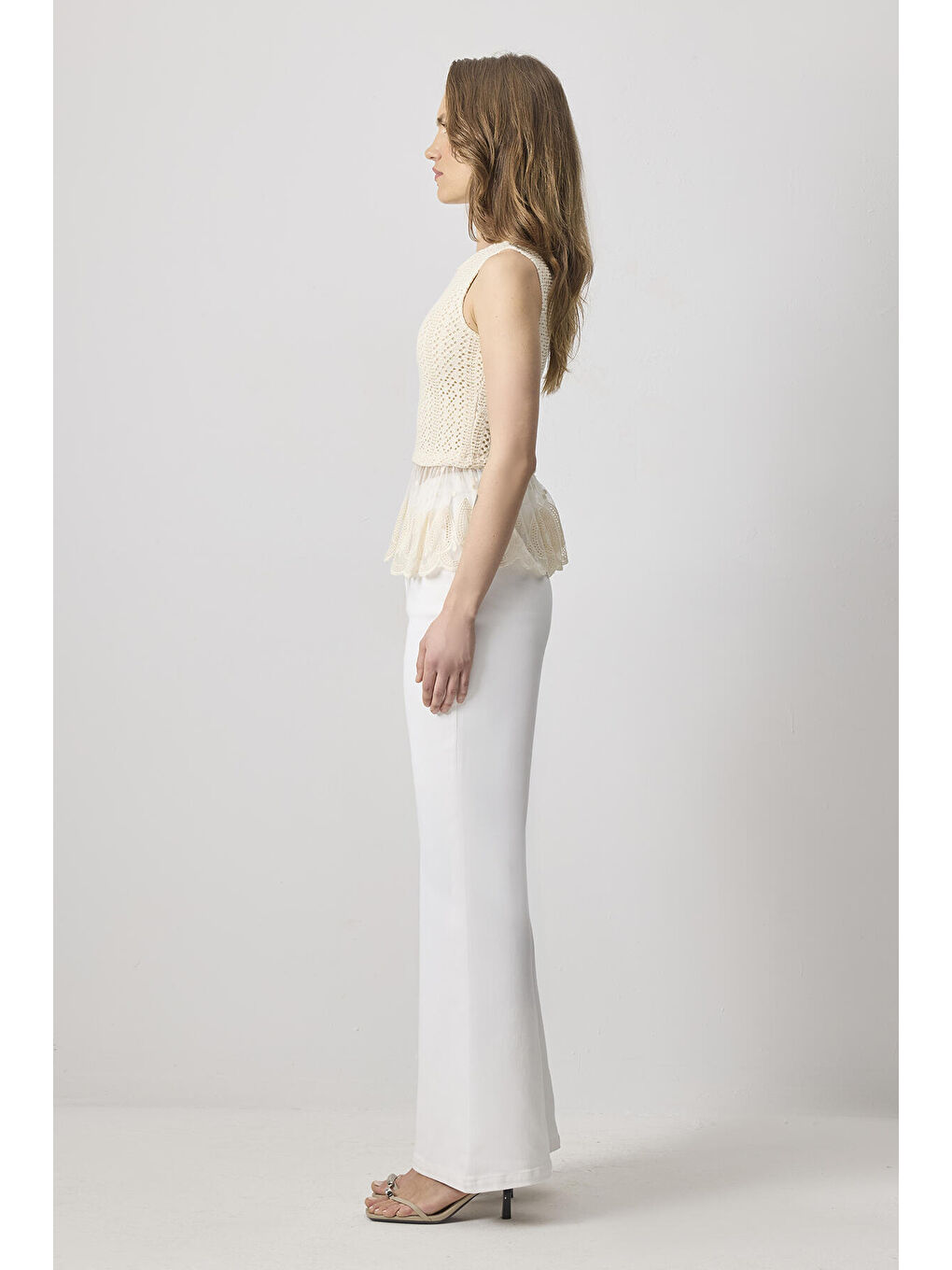 Beyaz Etek Ucu Güpürlü Bluz-2