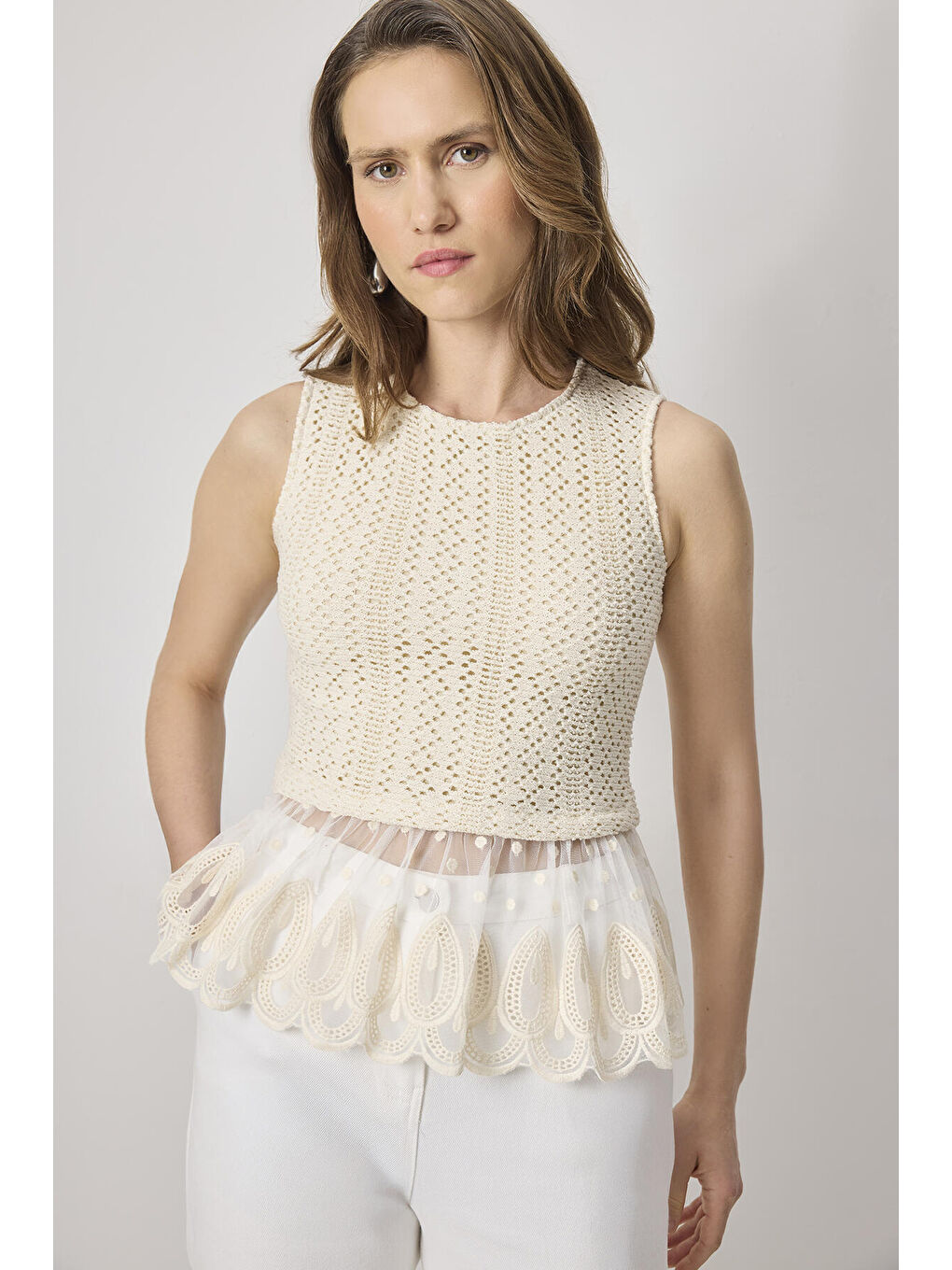 Beyaz Etek Ucu Güpürlü Bluz