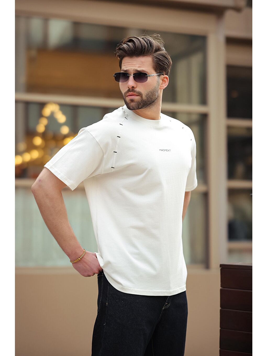 Ekru Baskılı Nakış Detaylı Erkek Tişört E7108