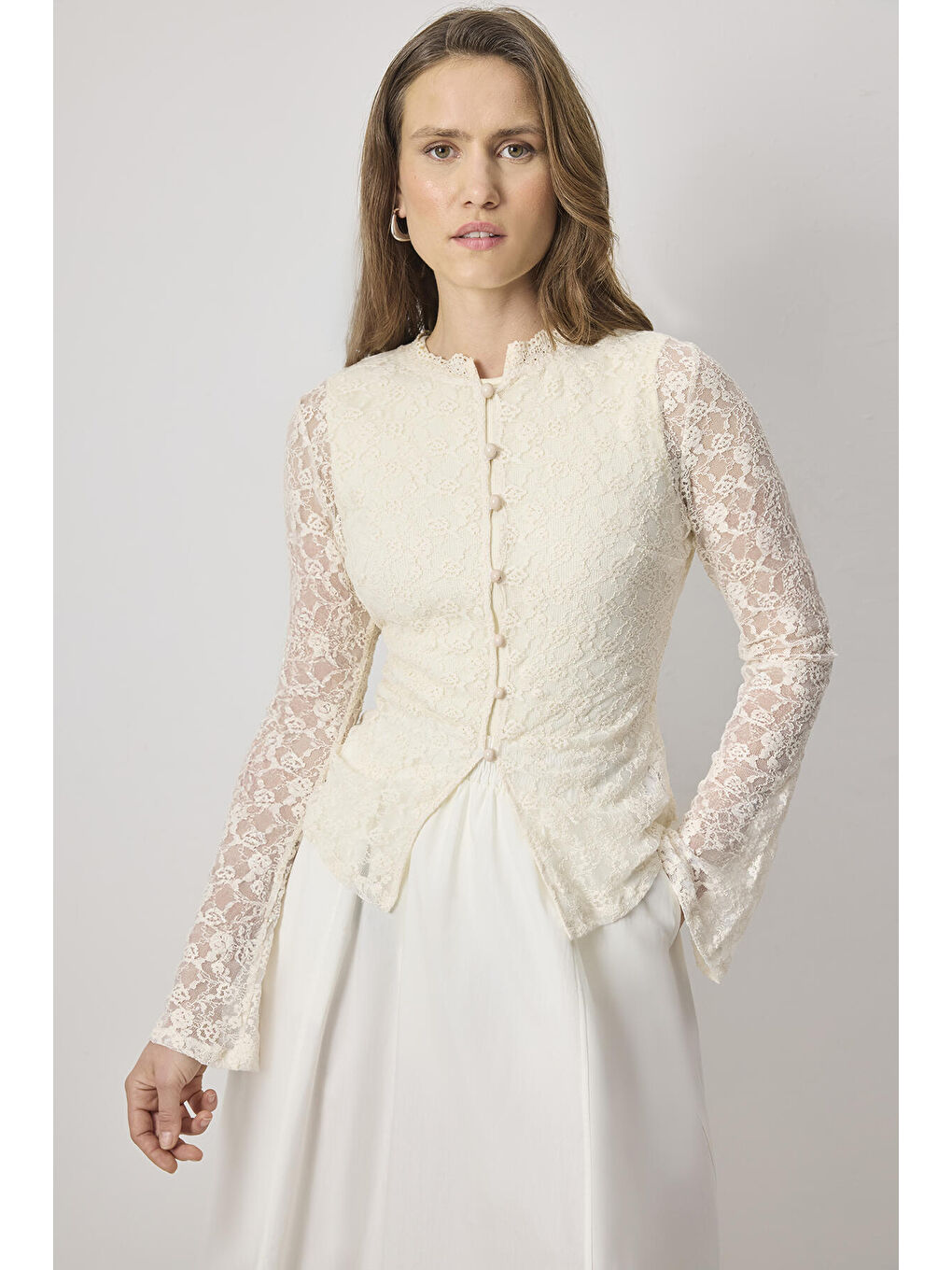 Beyaz Dantelli Organze Gömlek