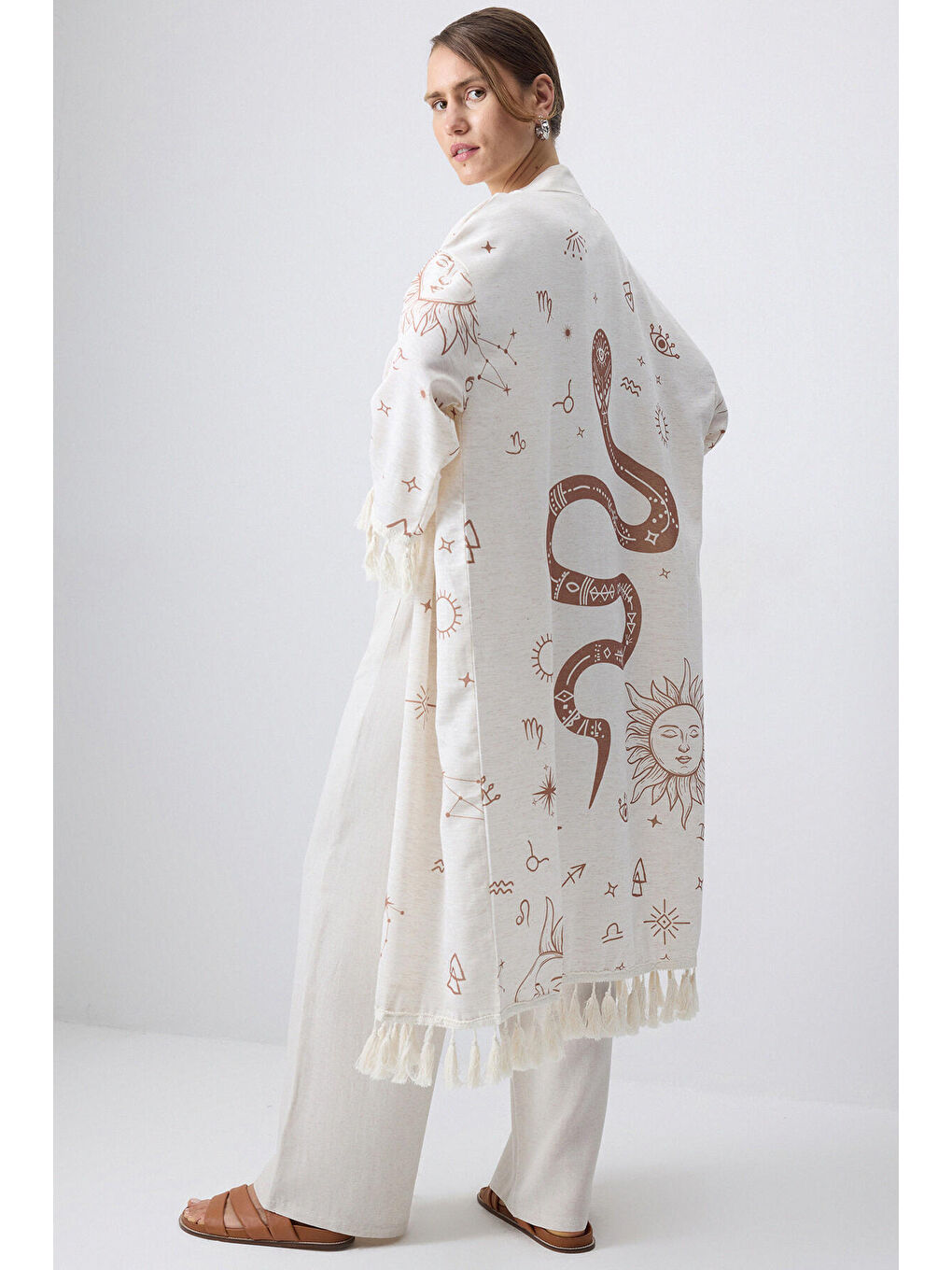 Bej Püskül Detaylı Desenli Kimono-1