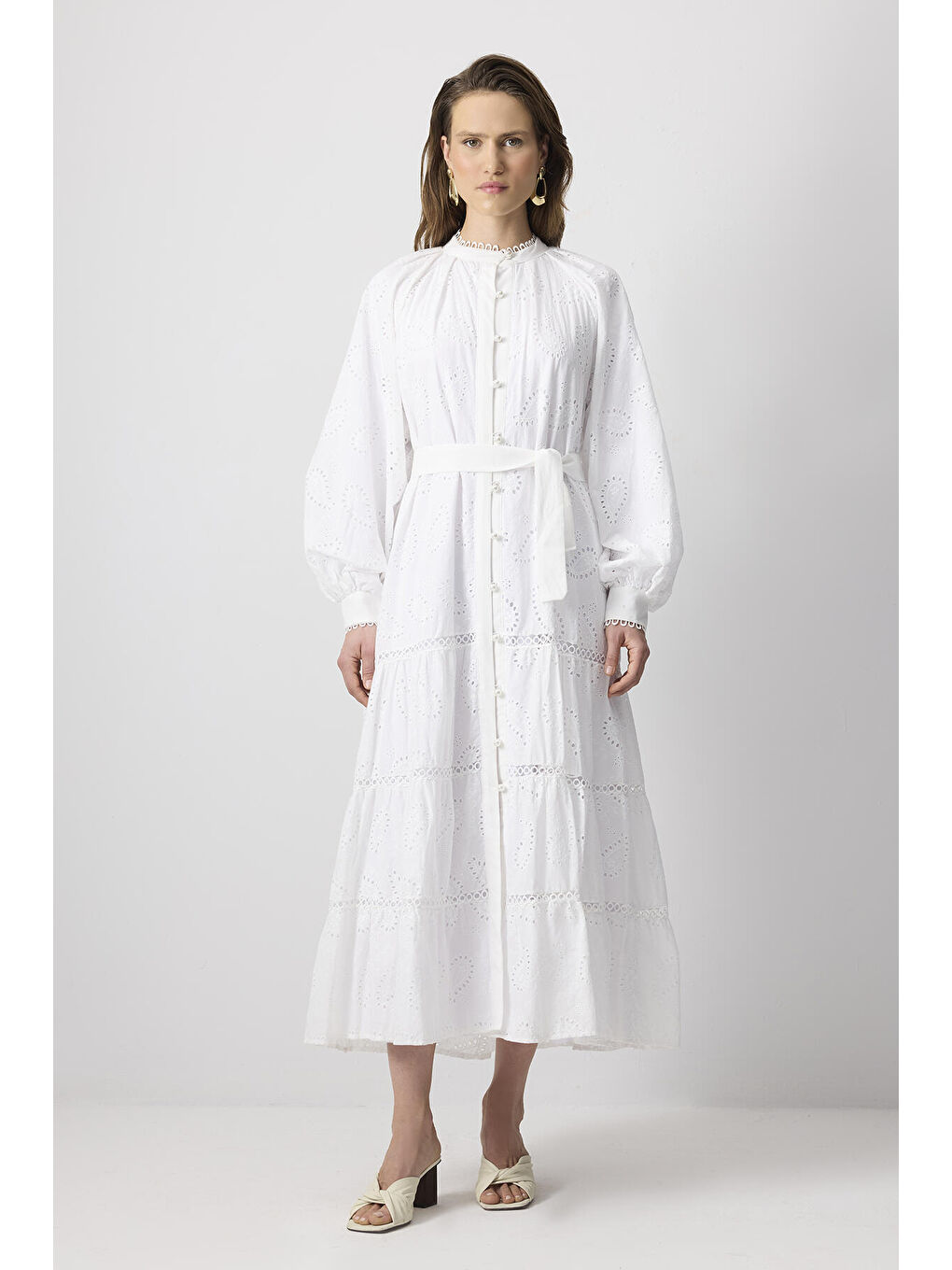 Beyaz %100 Pamuklu Fistolu İnci Düğmeli Elbise