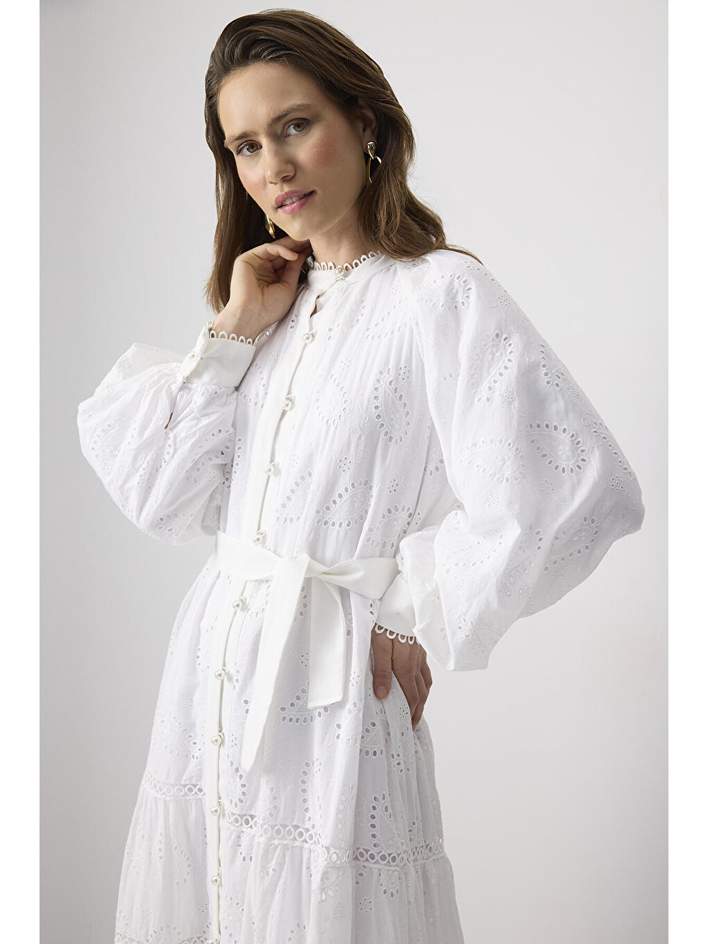 Beyaz %100 Pamuklu Fistolu İnci Düğmeli Elbise-1