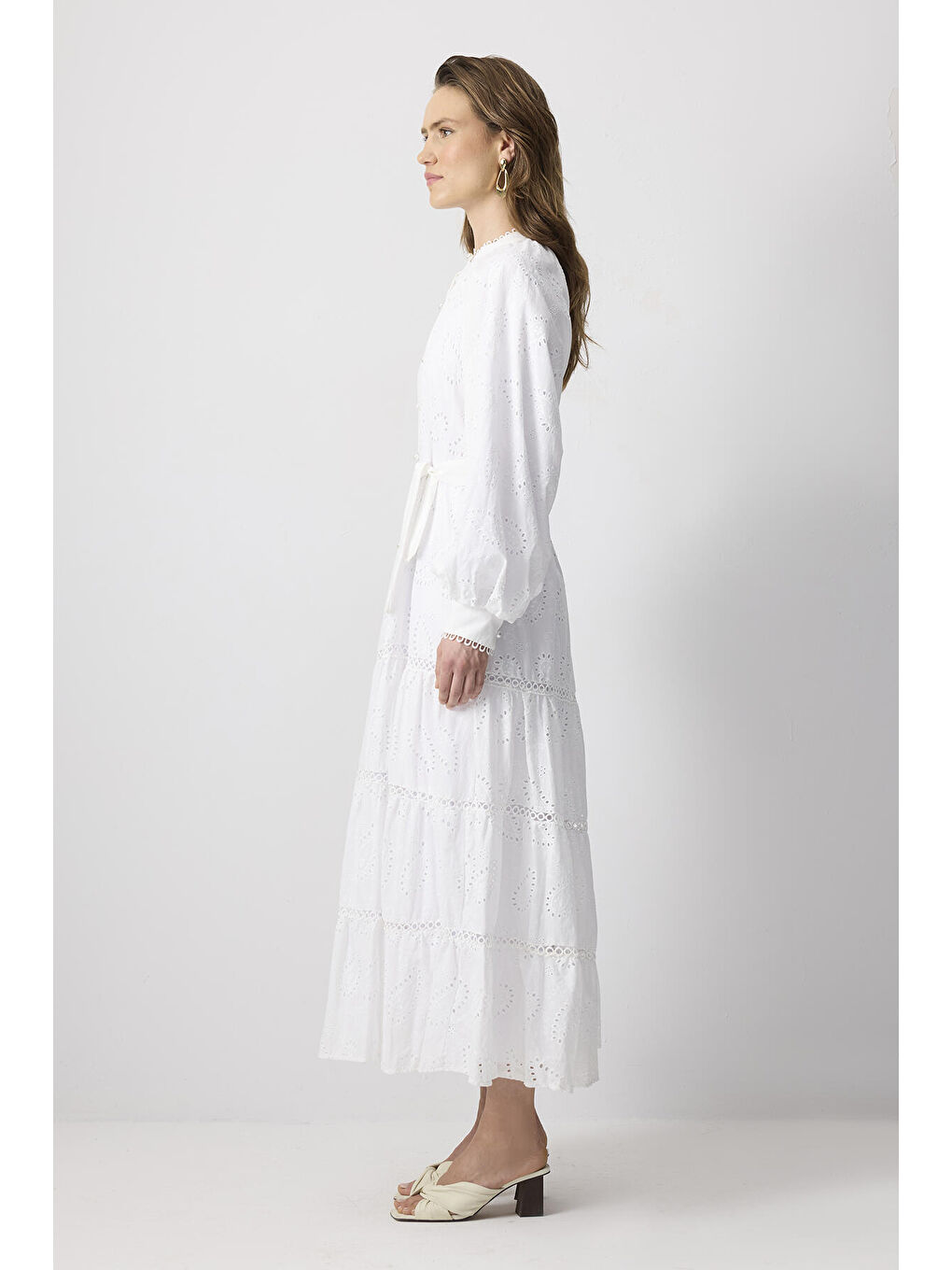 Beyaz %100 Pamuklu Fistolu İnci Düğmeli Elbise-2