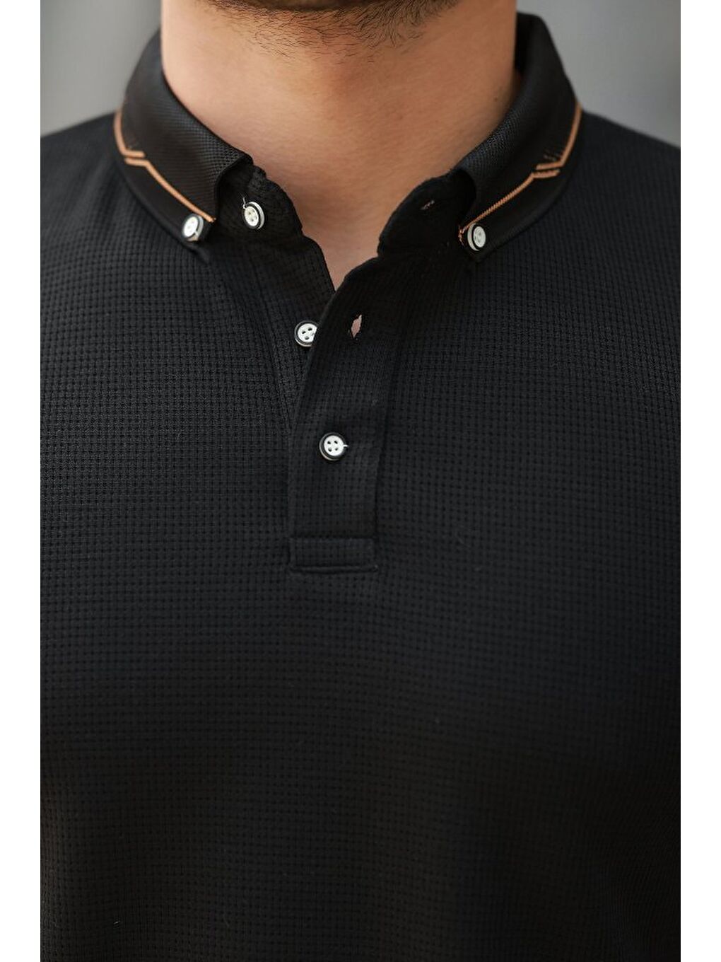 Siyah Erkek Düğmeli Yaka Waffle Kumaş Kısa Kollu Tişört-2