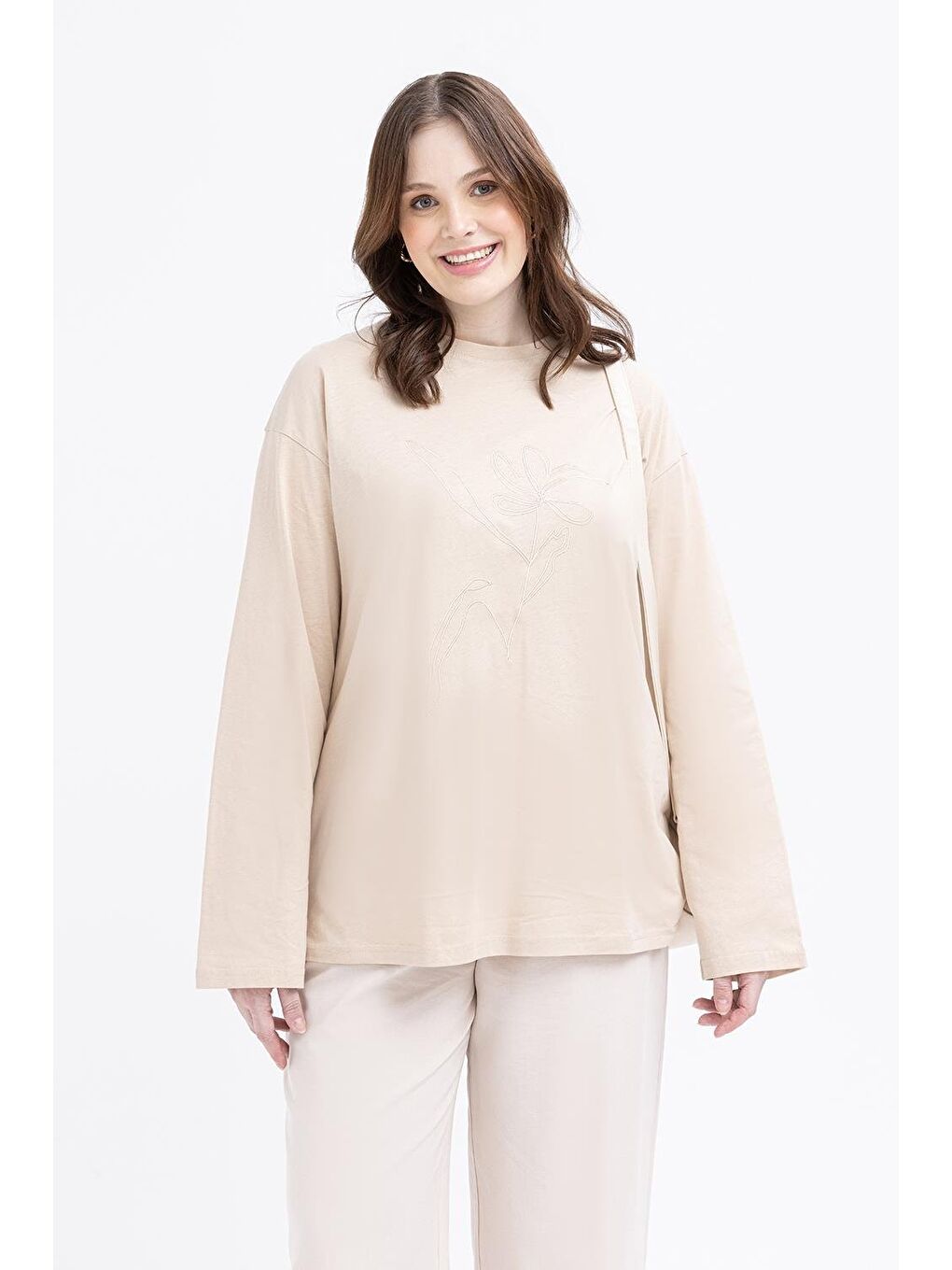 Bej Taş-Çiçek Nakışlı Uzun Kollu Büyük Beden T-Shirt