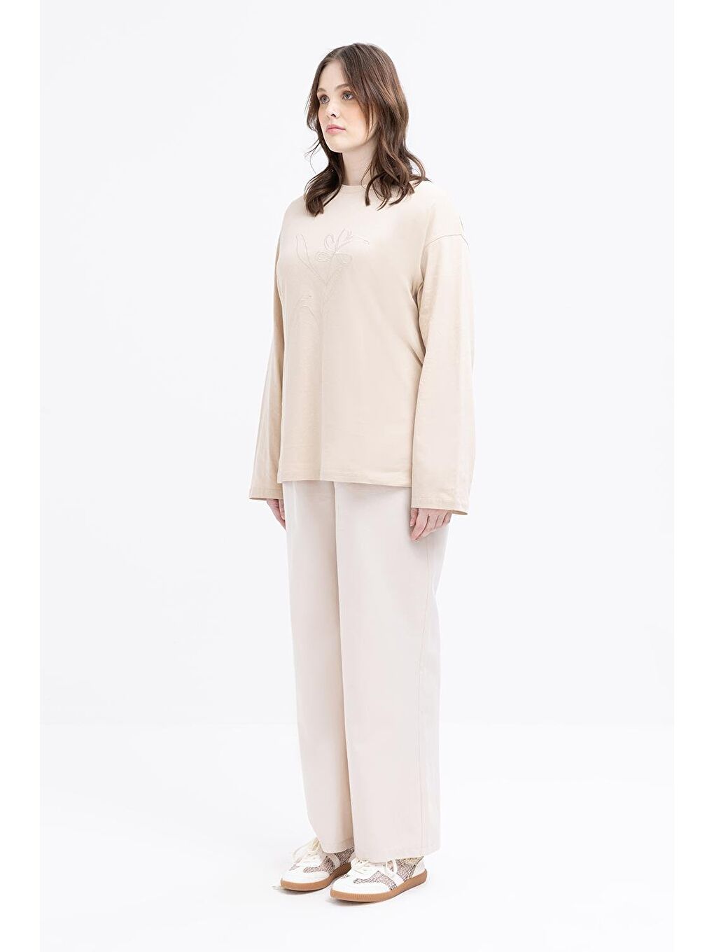 Bej Taş-Çiçek Nakışlı Uzun Kollu Büyük Beden T-Shirt-2