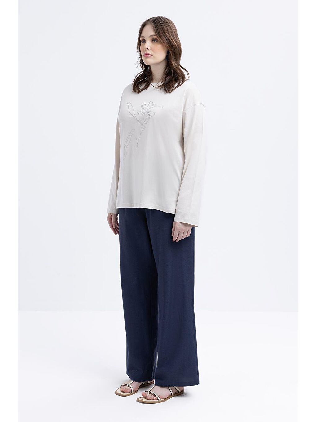 Bej-Çiçek Nakışlı Uzun Kollu Büyük Beden T-Shirt-2