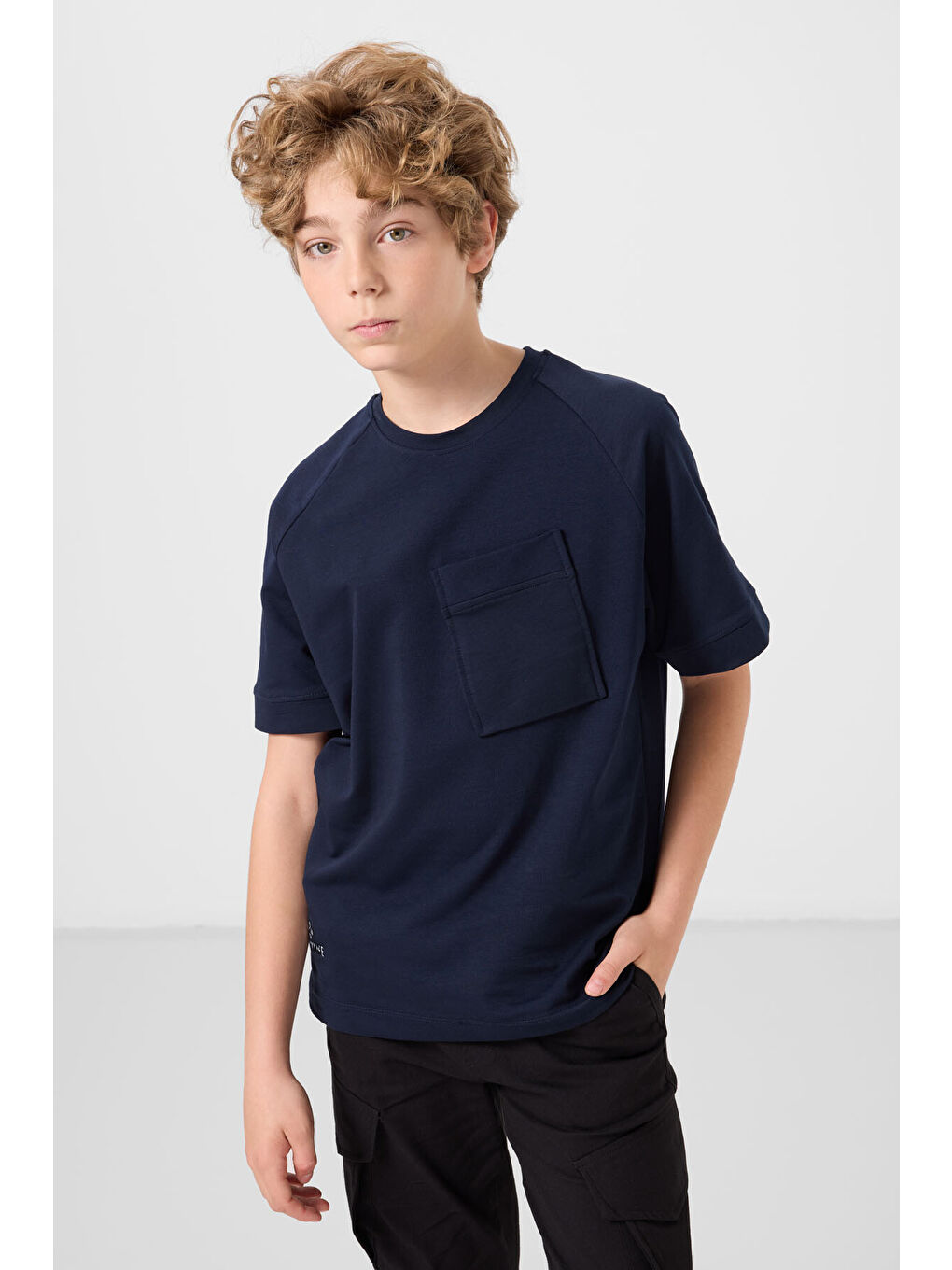 Lacivert Pamuklu Yumuşak Dokulu Oversize Cep Detaylı Erkek Çocuk T-Shirt - 11295-3