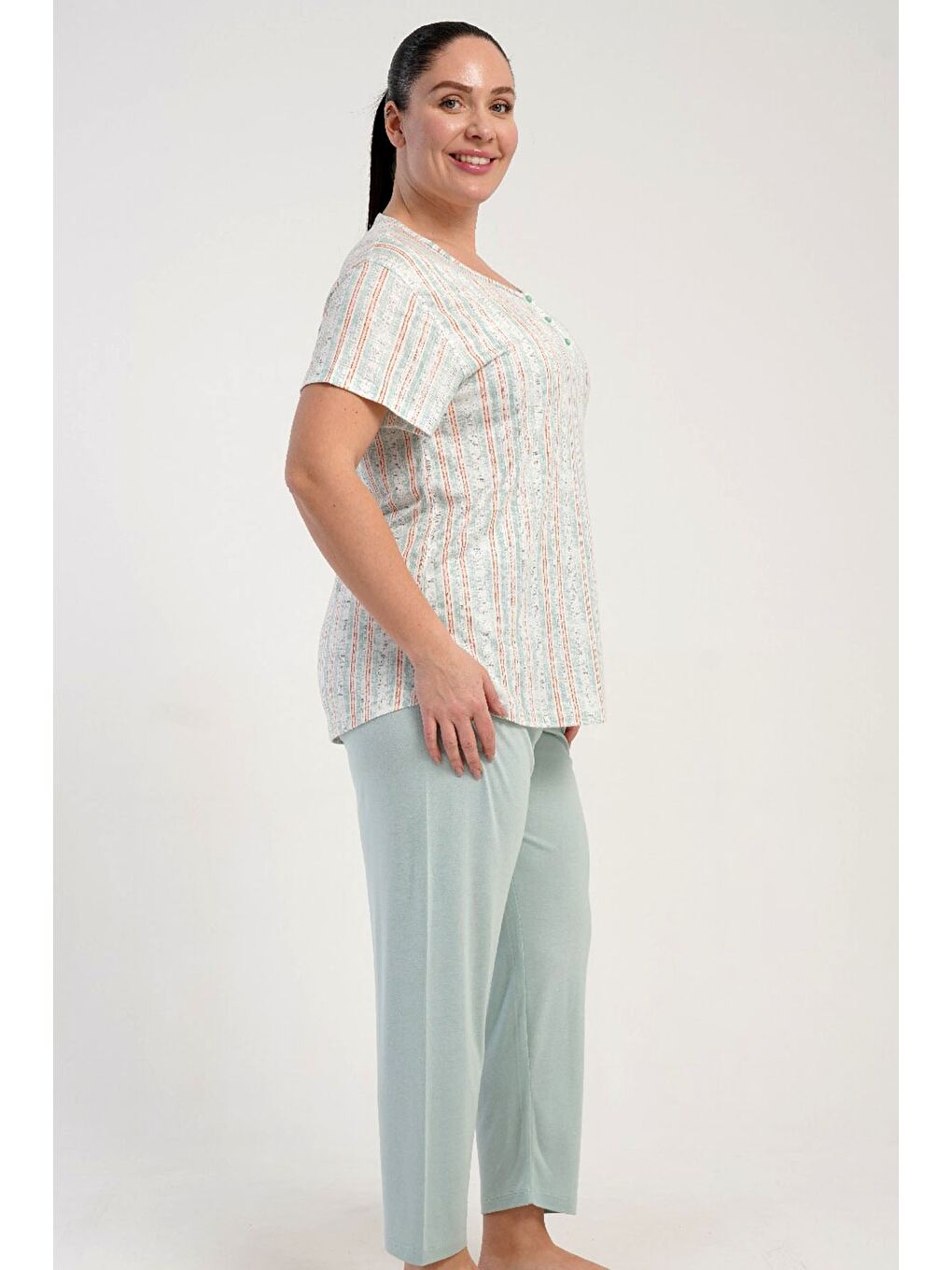 Büyük Beden Bisiklet Yaka Yarım Düğmeli Pijama Takımı Açık Yeşil-512249-2