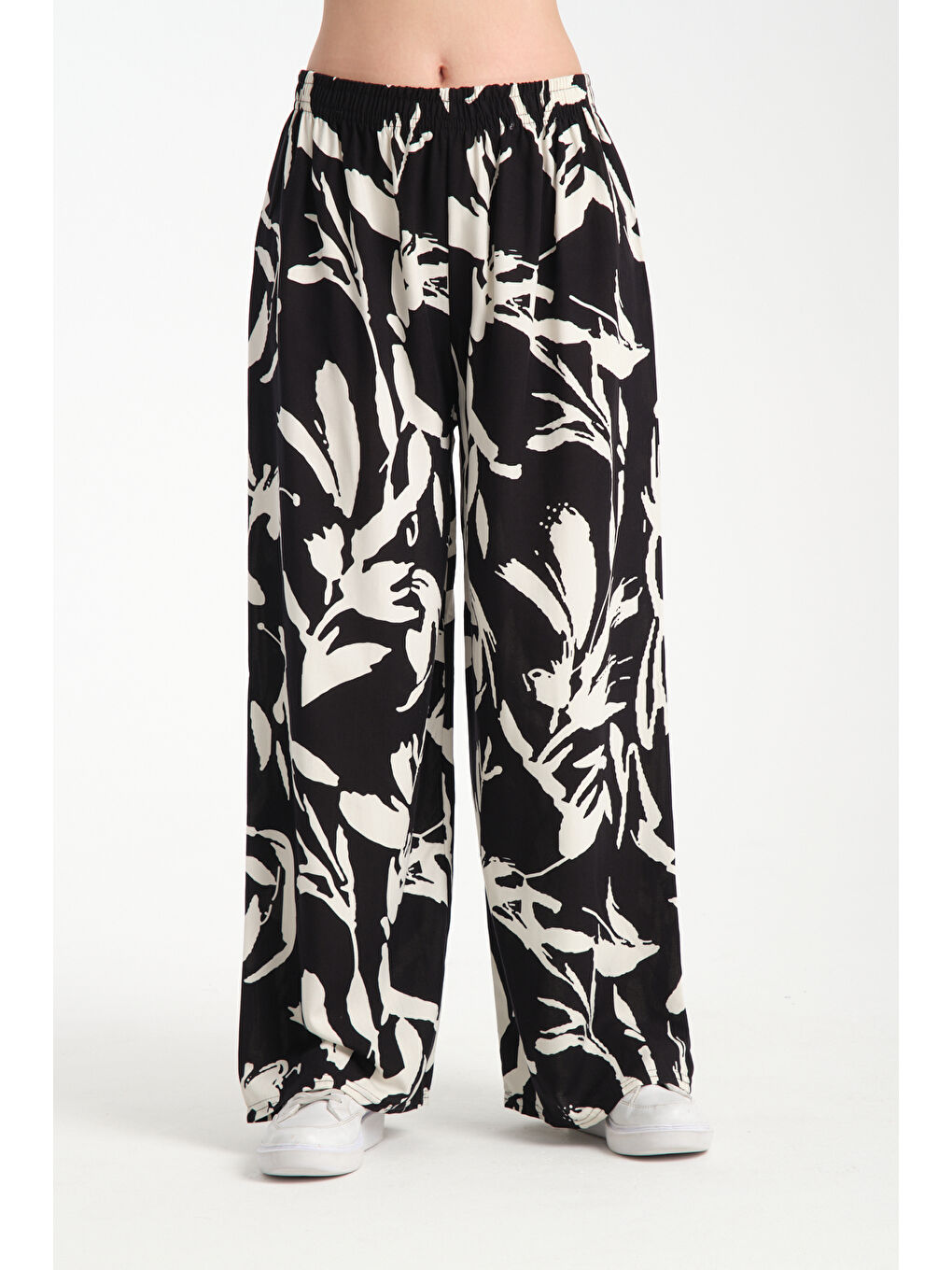 Siyah Kadın Desenli Dökümlü Viskon Pantolon 1060