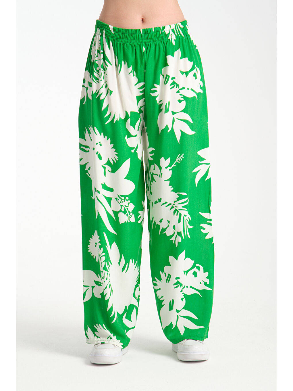 Yeşil Kadın Desenli Dökümlü Viskon Pantolon 1060