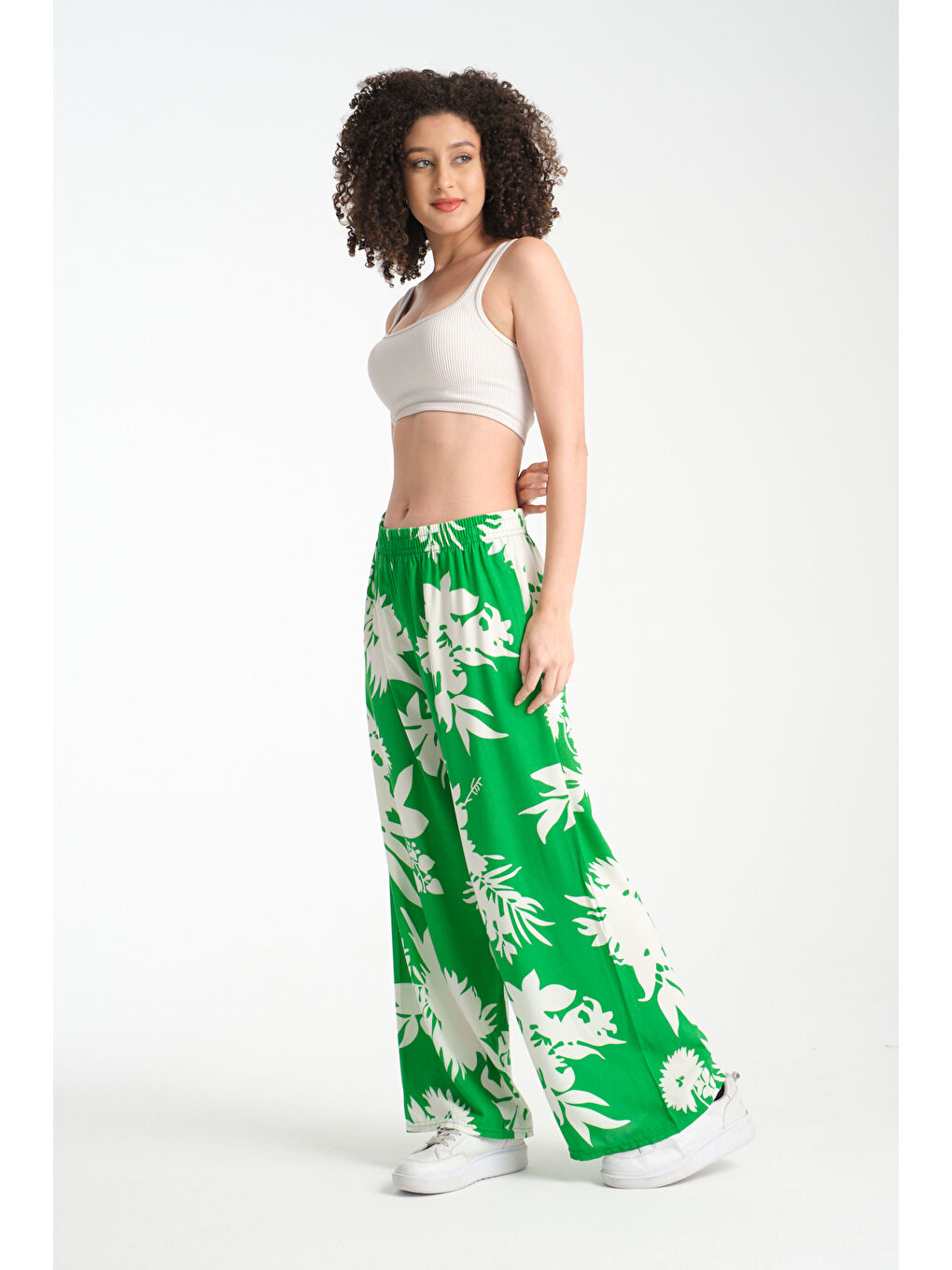 Yeşil Kadın Desenli Dökümlü Viskon Pantolon 1060-1