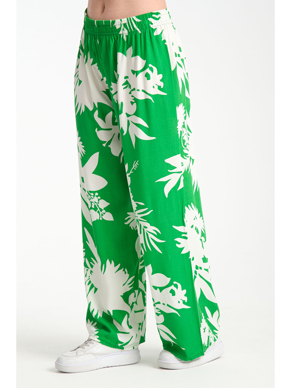 Yeşil Kadın Desenli Dökümlü Viskon Pantolon 1060-2